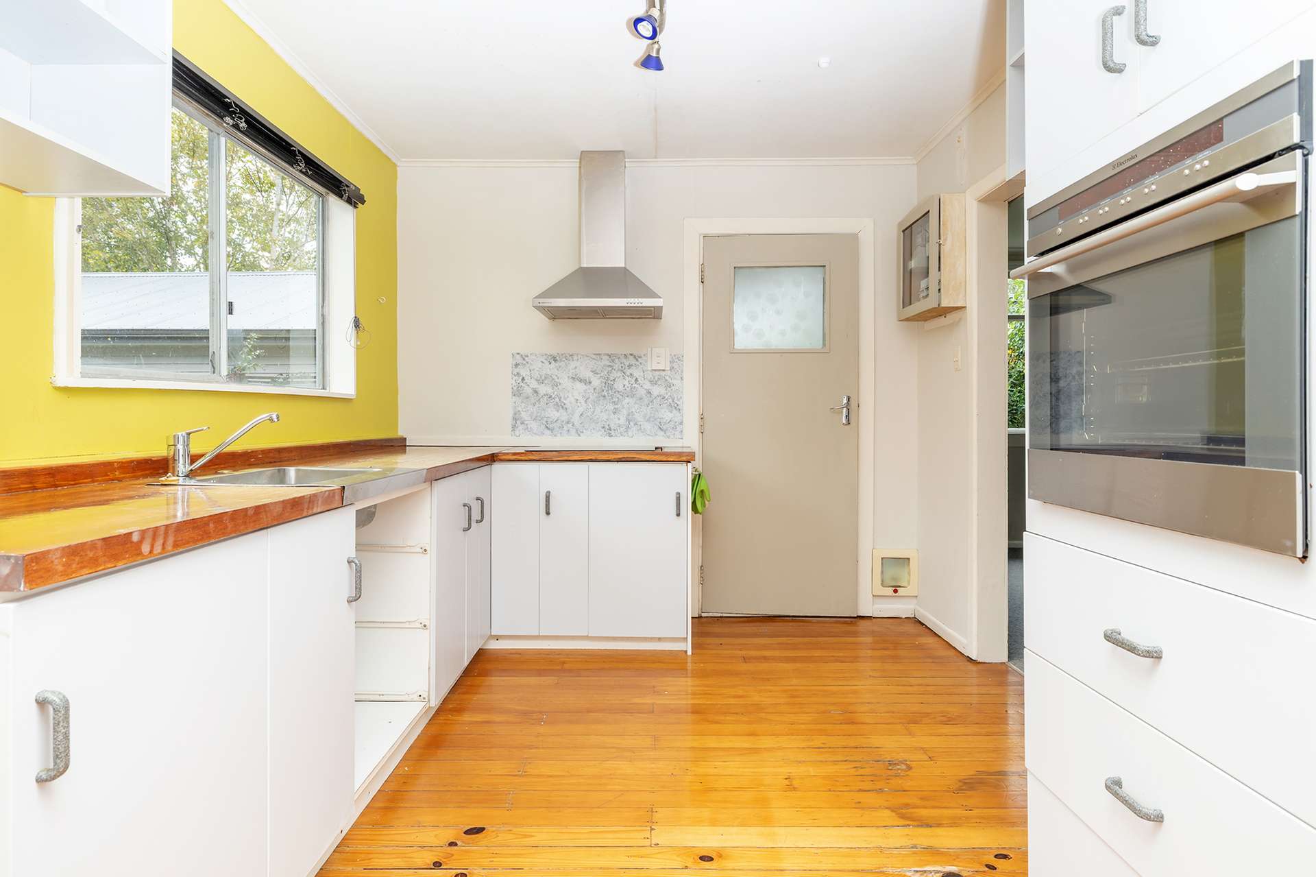 10 Kempton Street photo 4