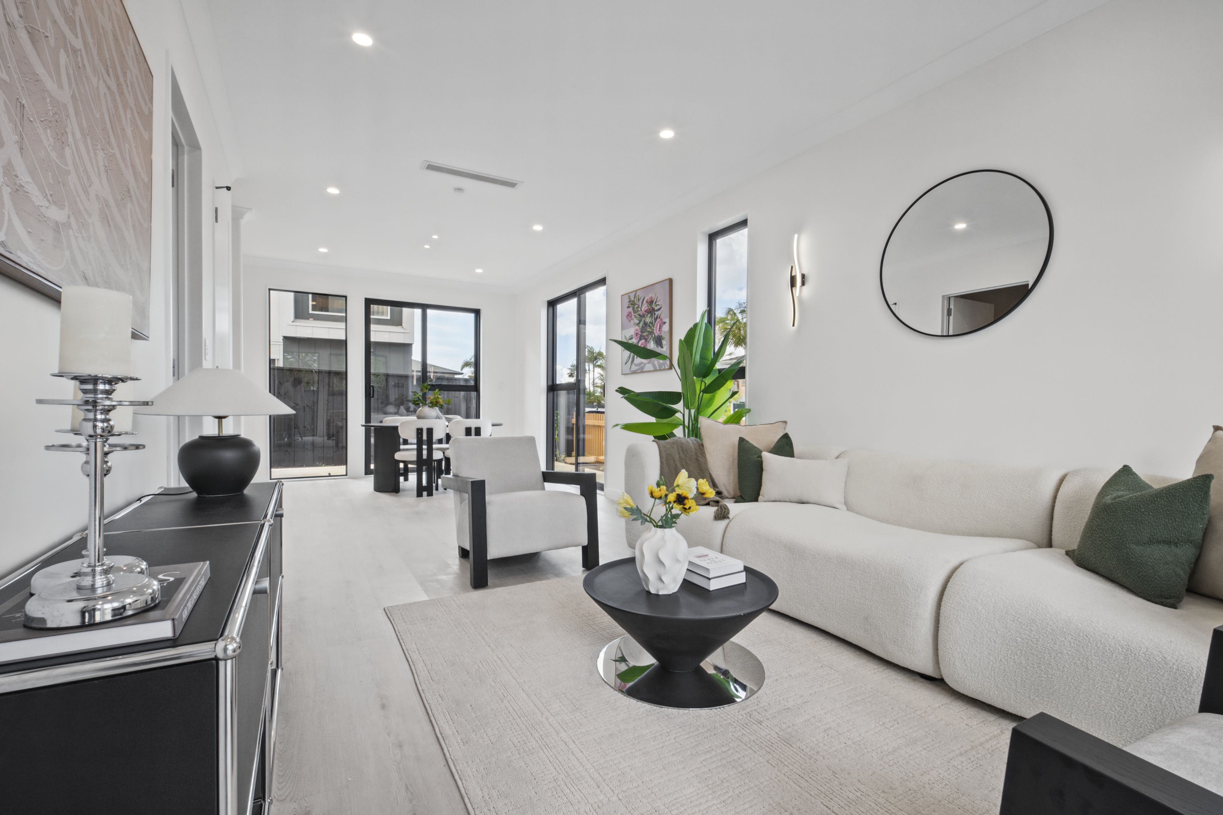 1 & 2/8 Indus Place, Half Moon Bay, Manukau City