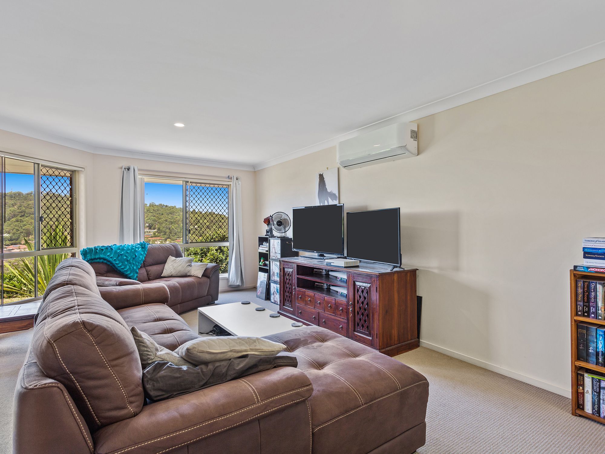 17 Buddy Holly Close, Parkwood, QLD 4214