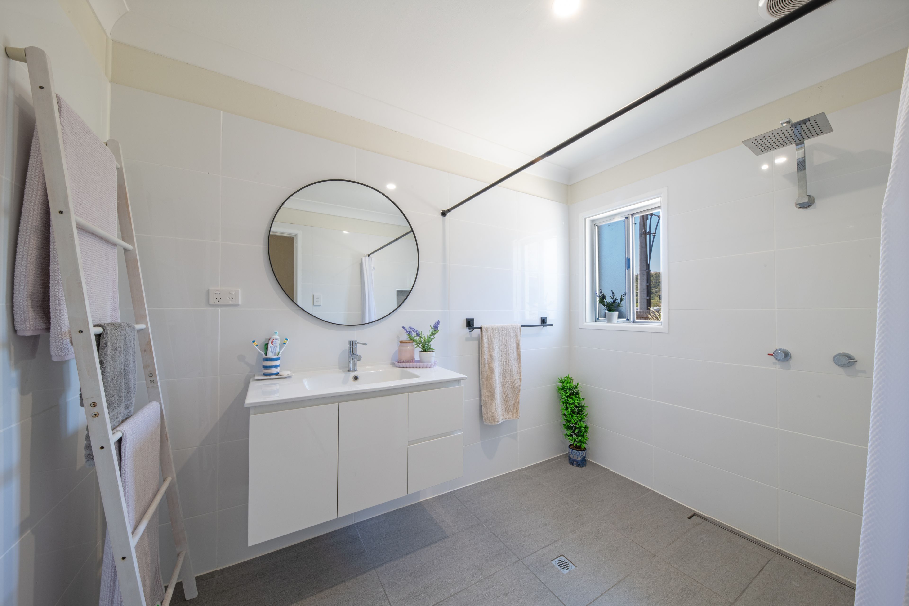 208 Shute Harbour Road — photo 8 of 16