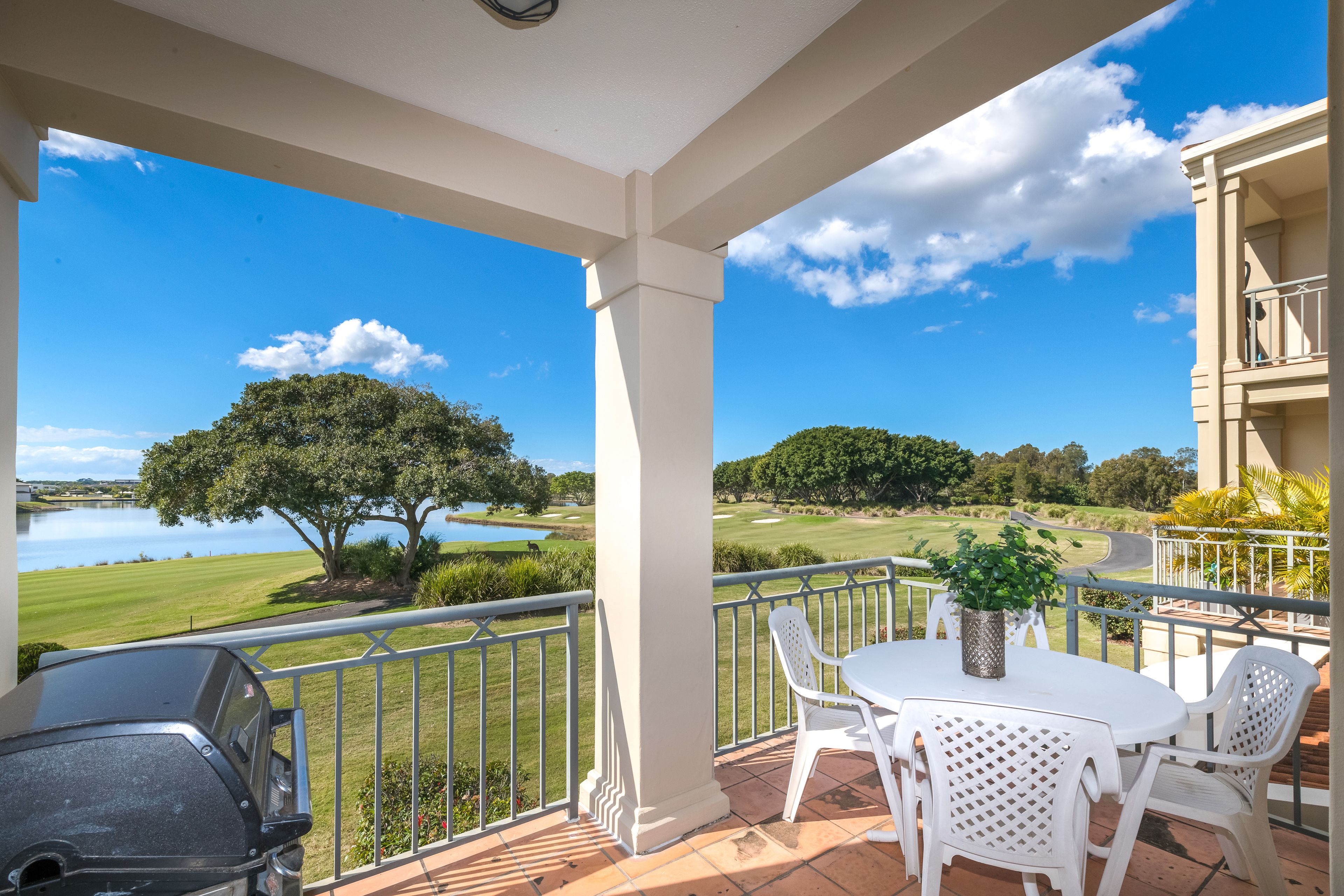 8334 Magnolia Drive East, Hope Island, QLD 4212