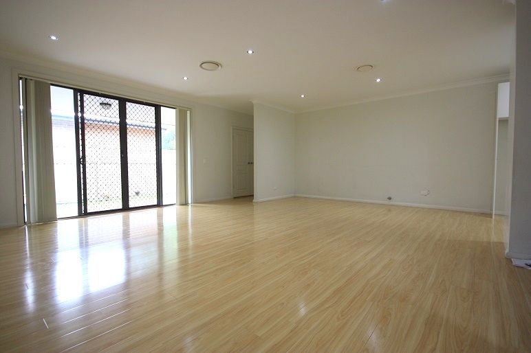 4/2 Jaclyn Street, Ingleburn, NSW 2565