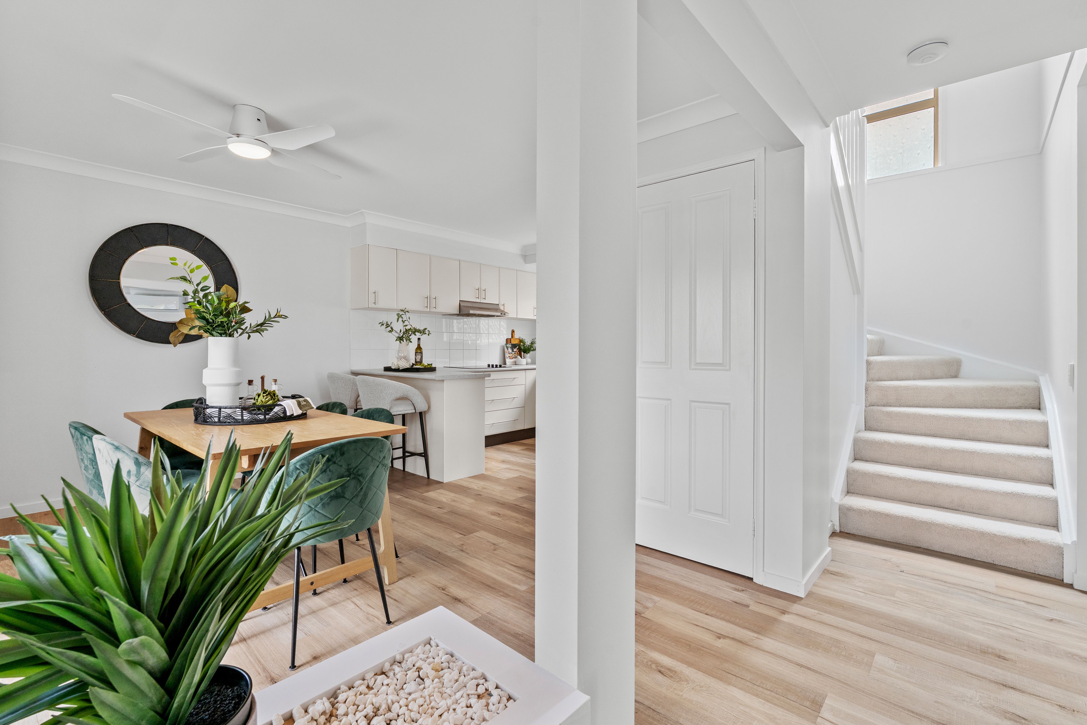 2/21 Baker Avenue, Labrador, QLD 4215