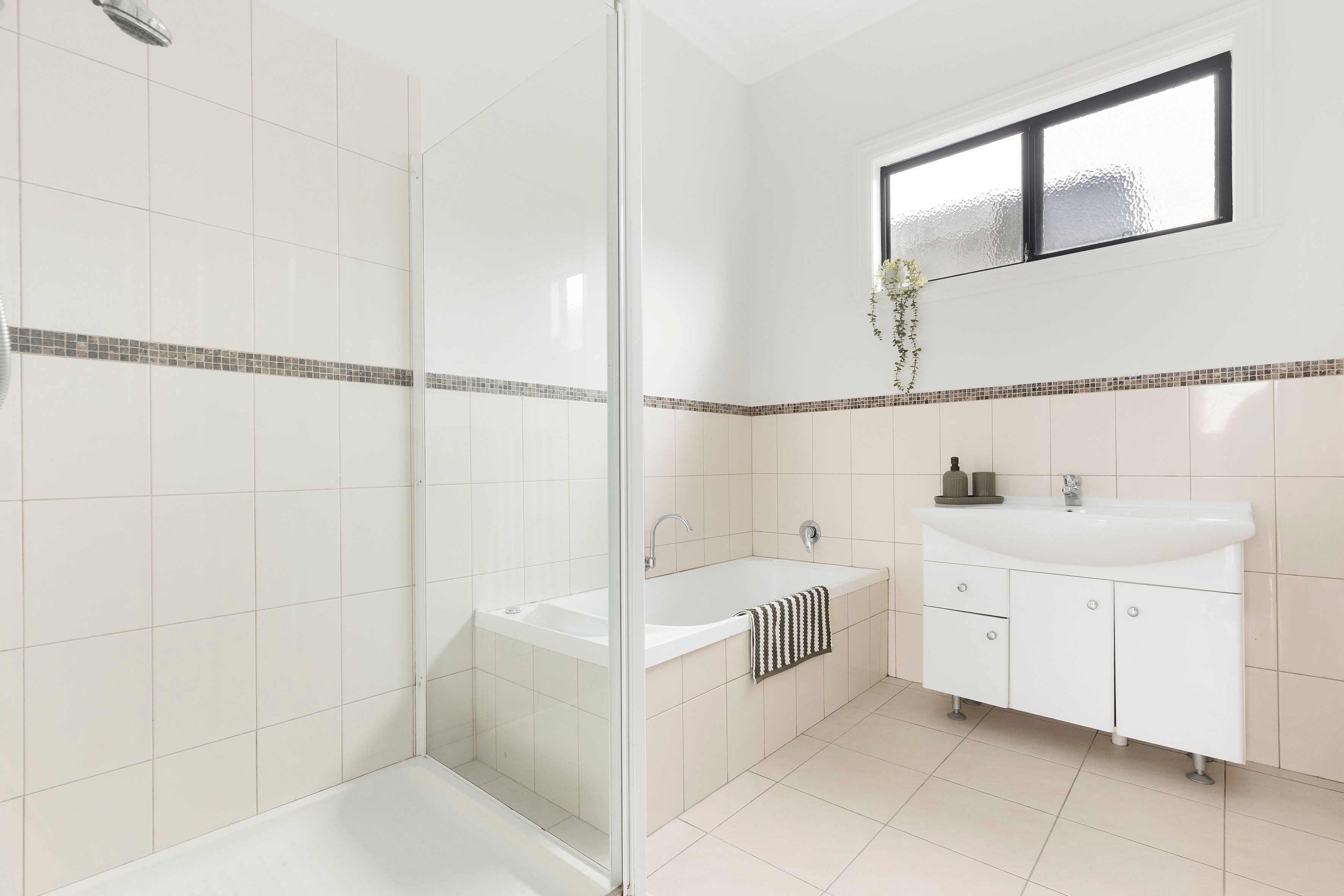 433 Bell Street — photo 12 of 16