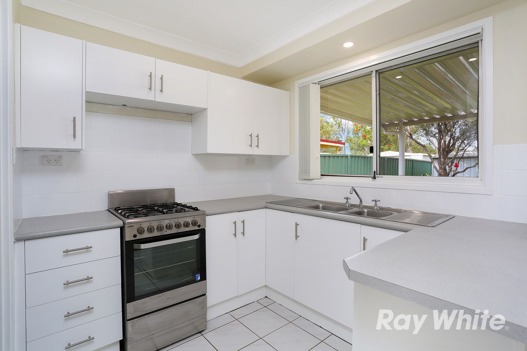 157 Colebee Crescent — photo 3 of 8