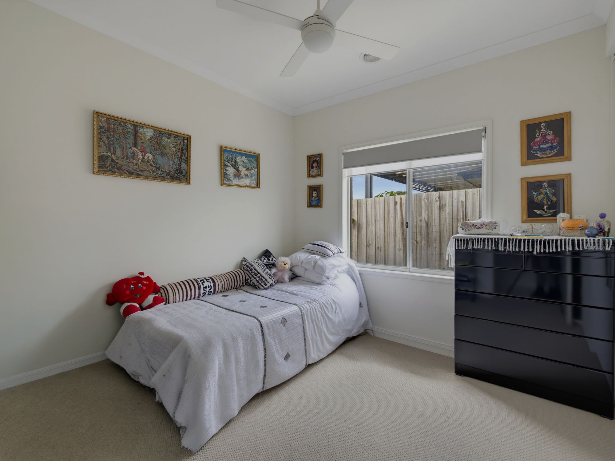 25 Vicars Avenue — photo 11 of 19