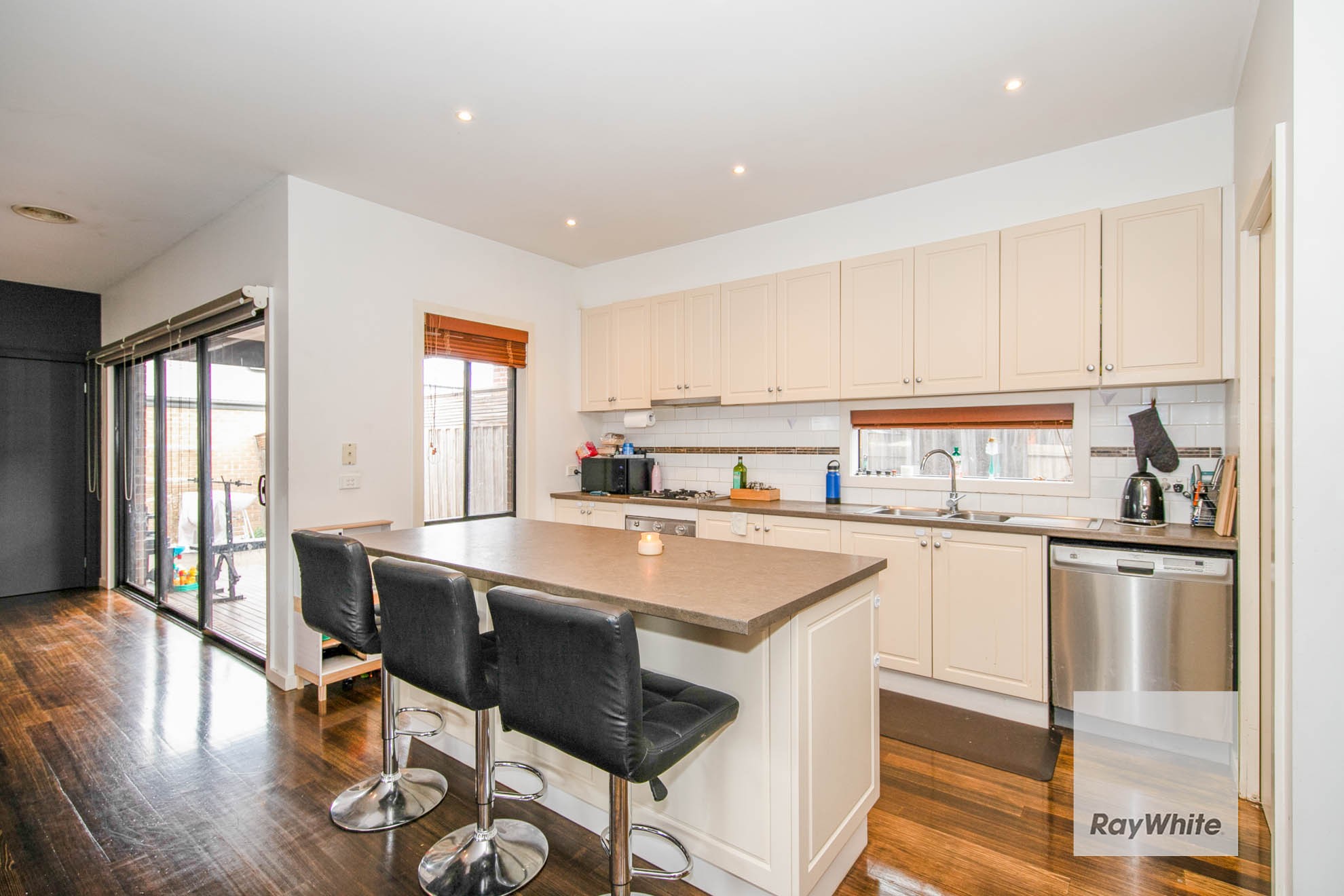 40 Kingston Drive, Taylors Hill, VIC 3037