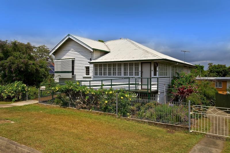 33 Cameron Street, Fairfield, QLD 4103
