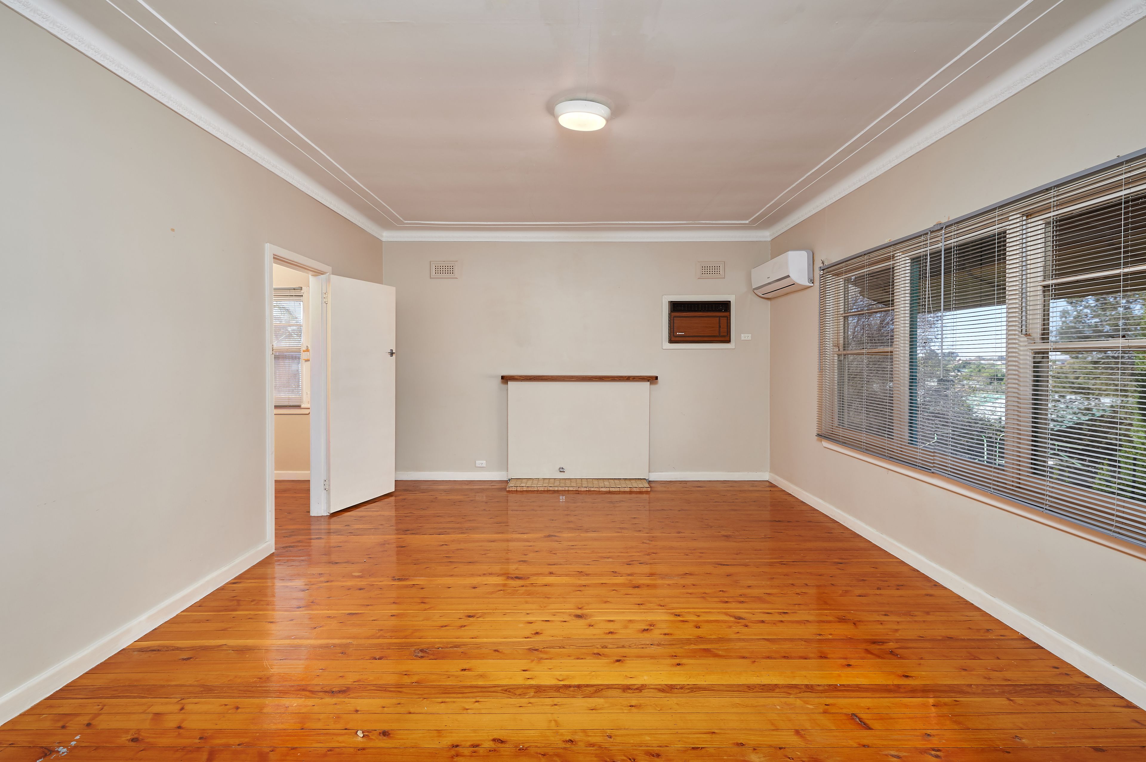 12 Kindra Crescent, Coolamon, NSW 2701