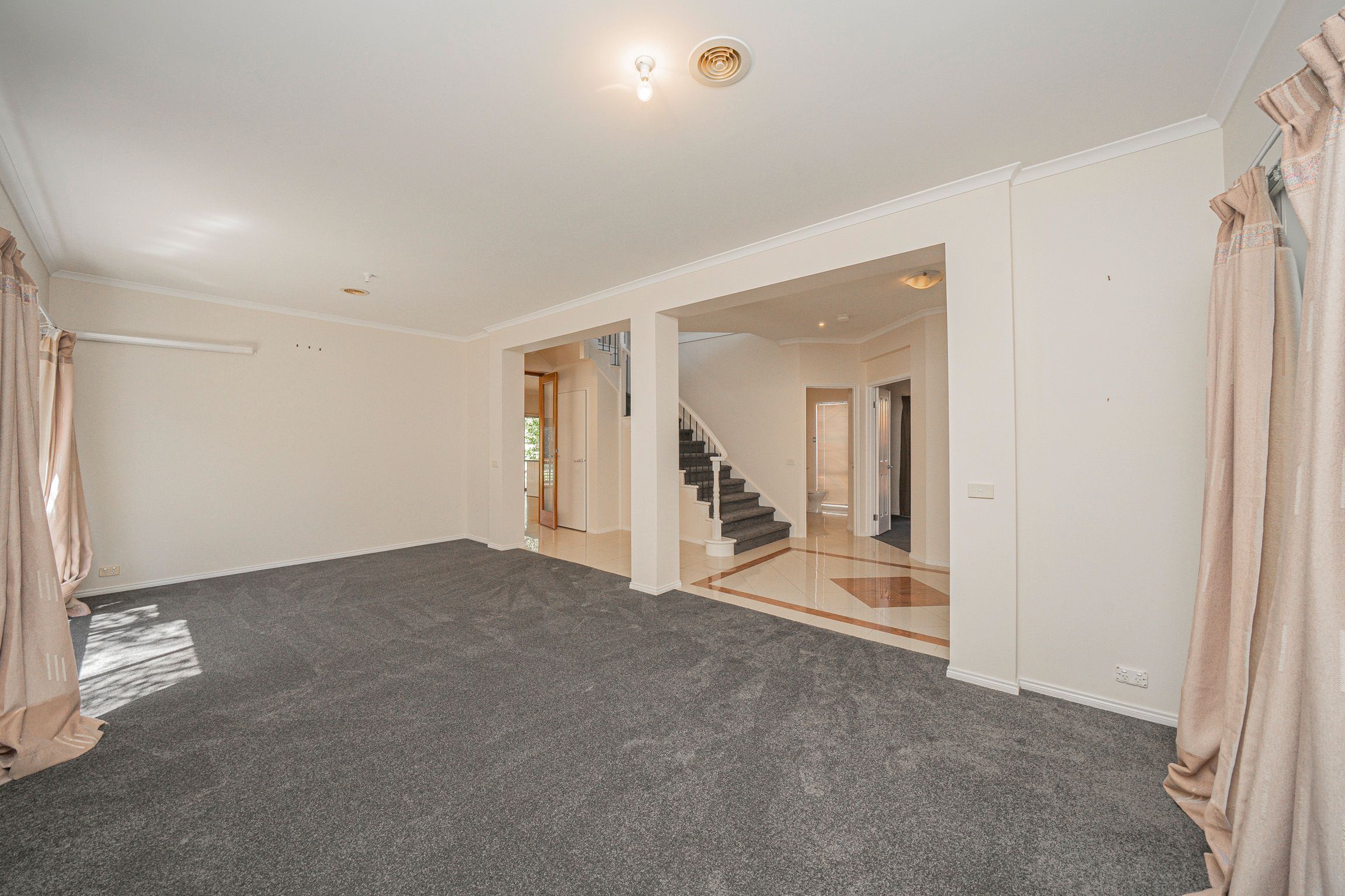 10 Lowanna Street — photo 3 of 17