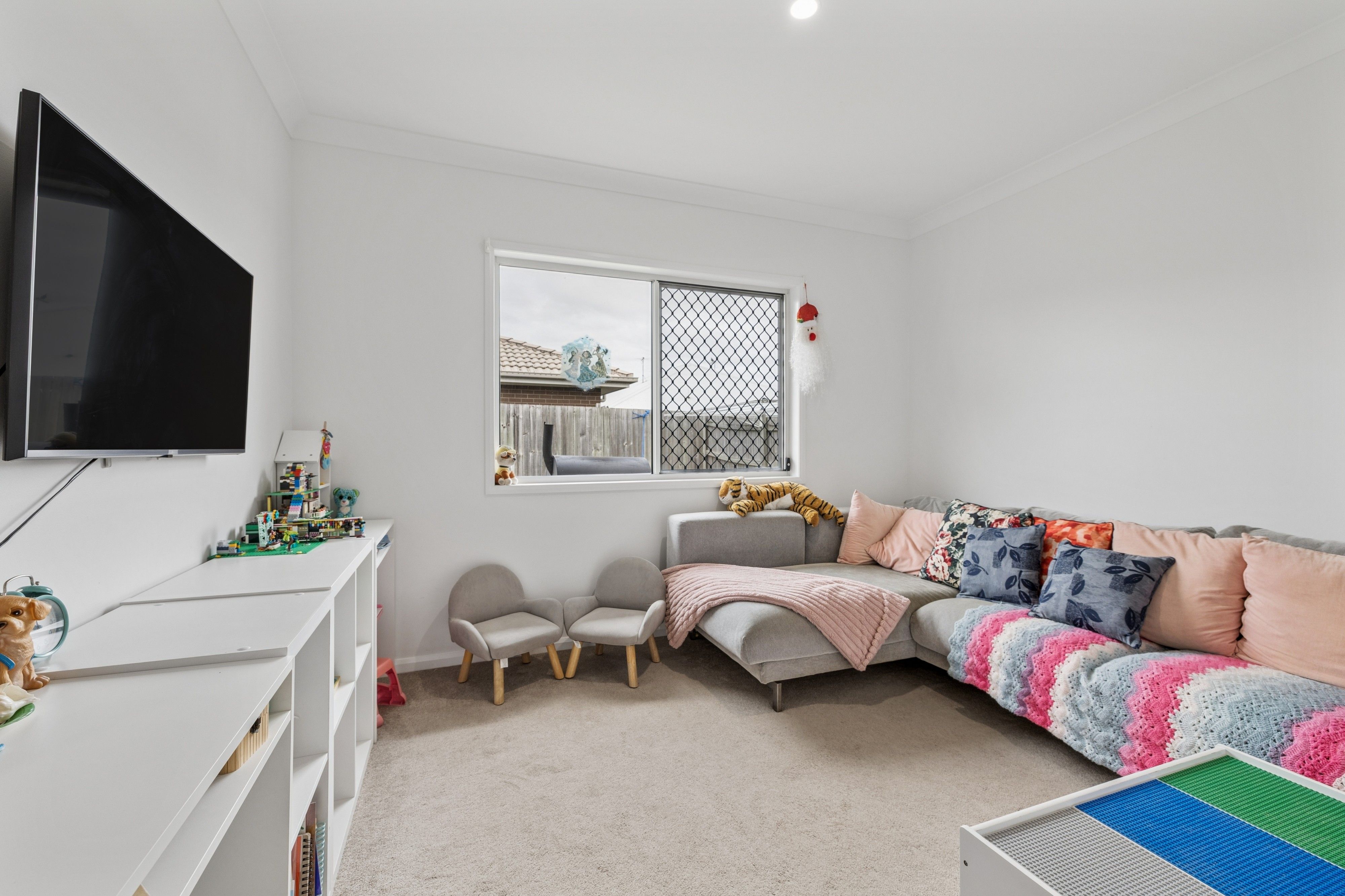 33 Rupert Crescent — photo 6 of 13