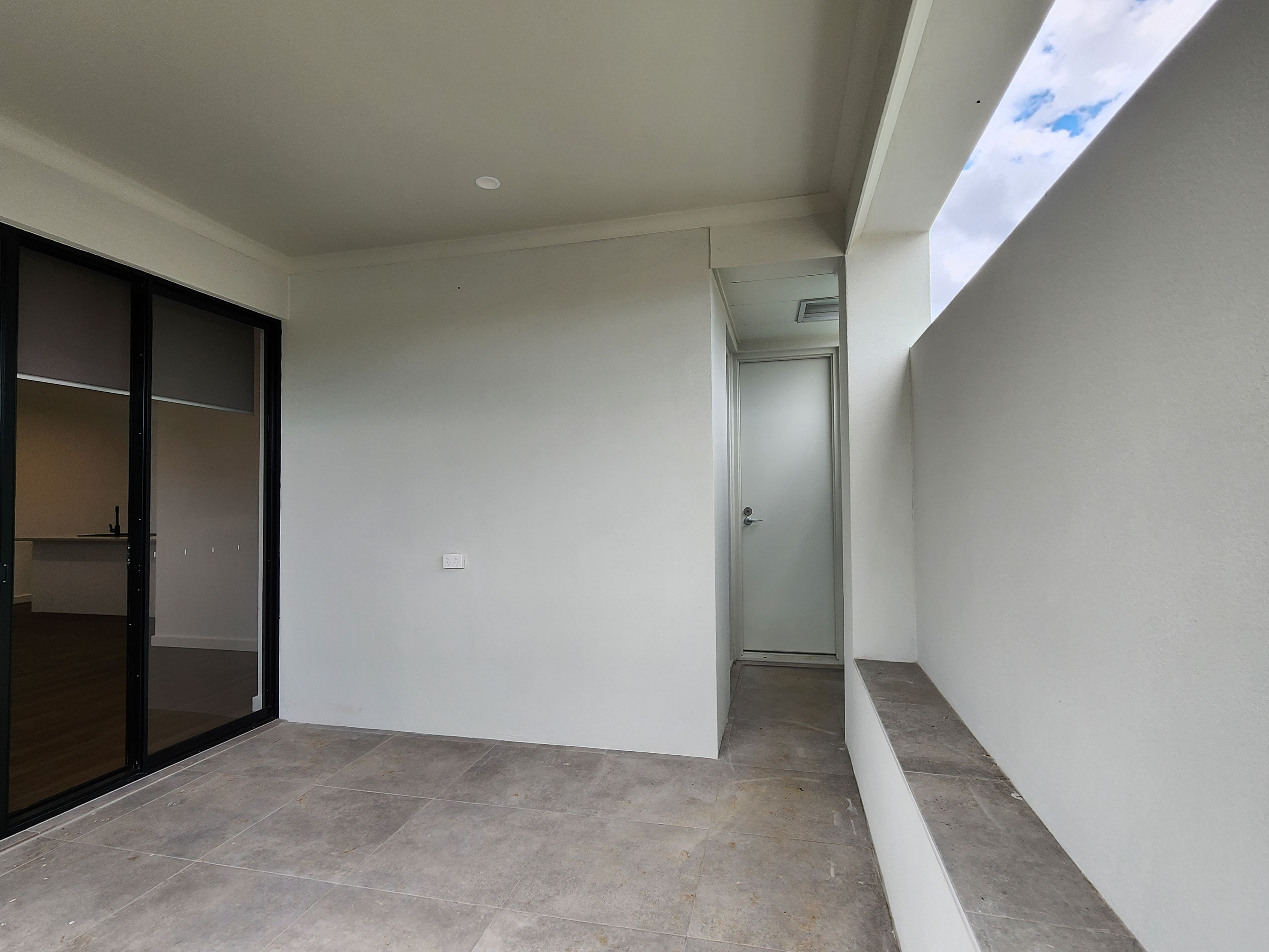 40 Barrington Crescent — photo 11 of 12