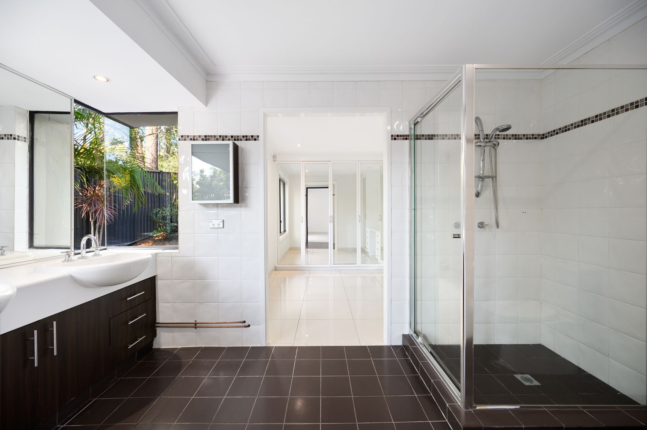 50-52 Helensvale Road — photo 13 of 24