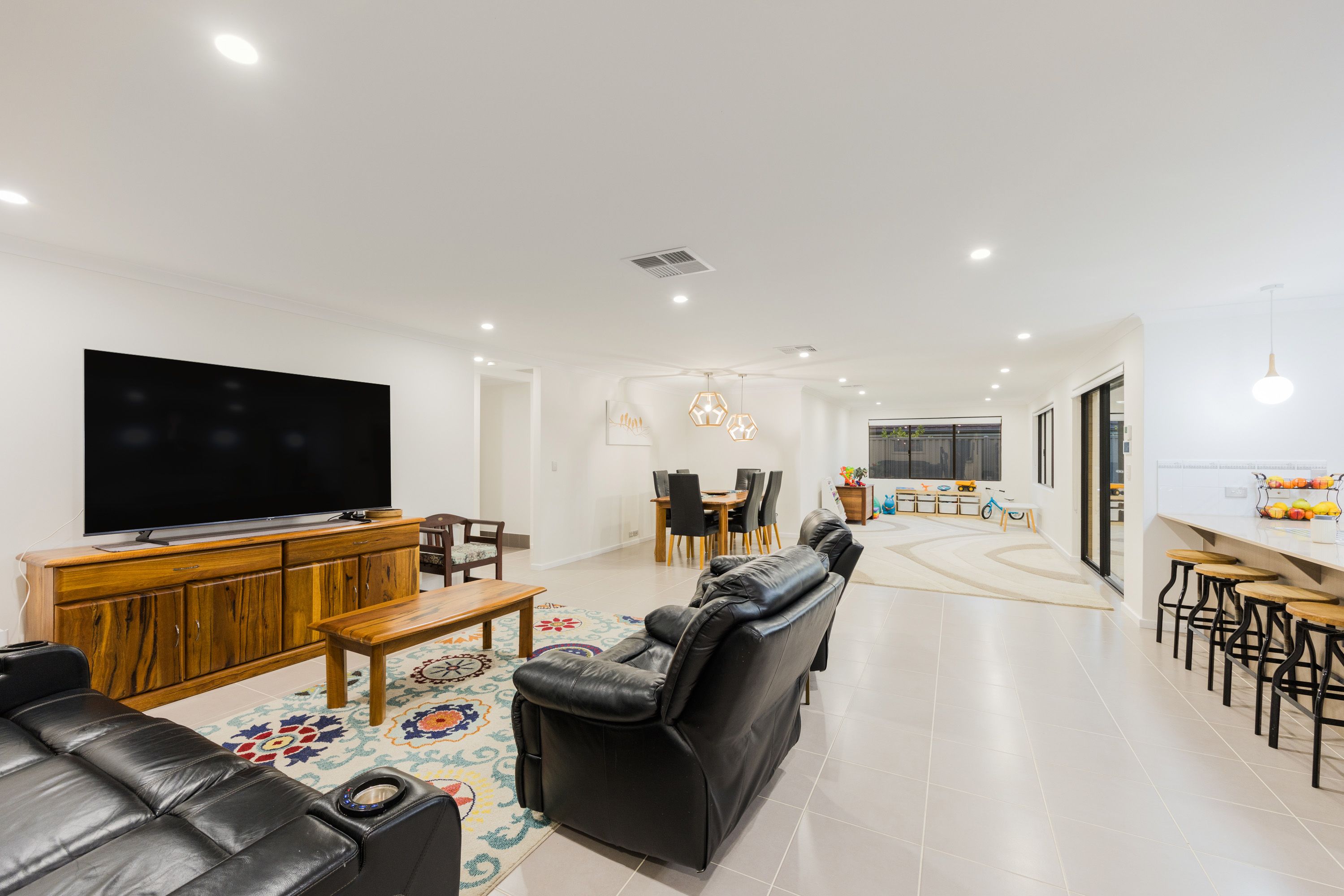18 Hoffman Way — photo 10 of 26