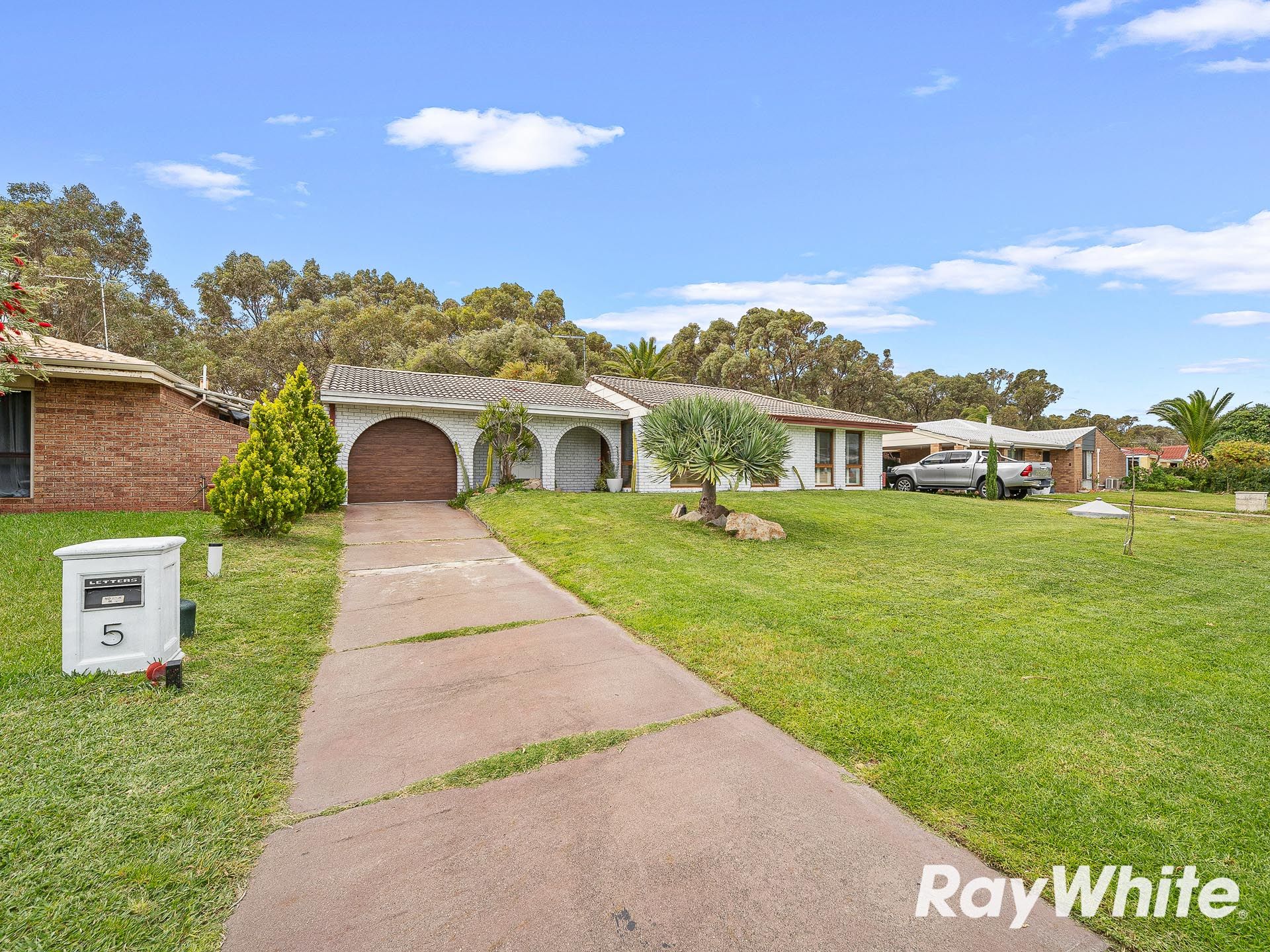 5 Breaker Close — photo from Ray White Mandurah