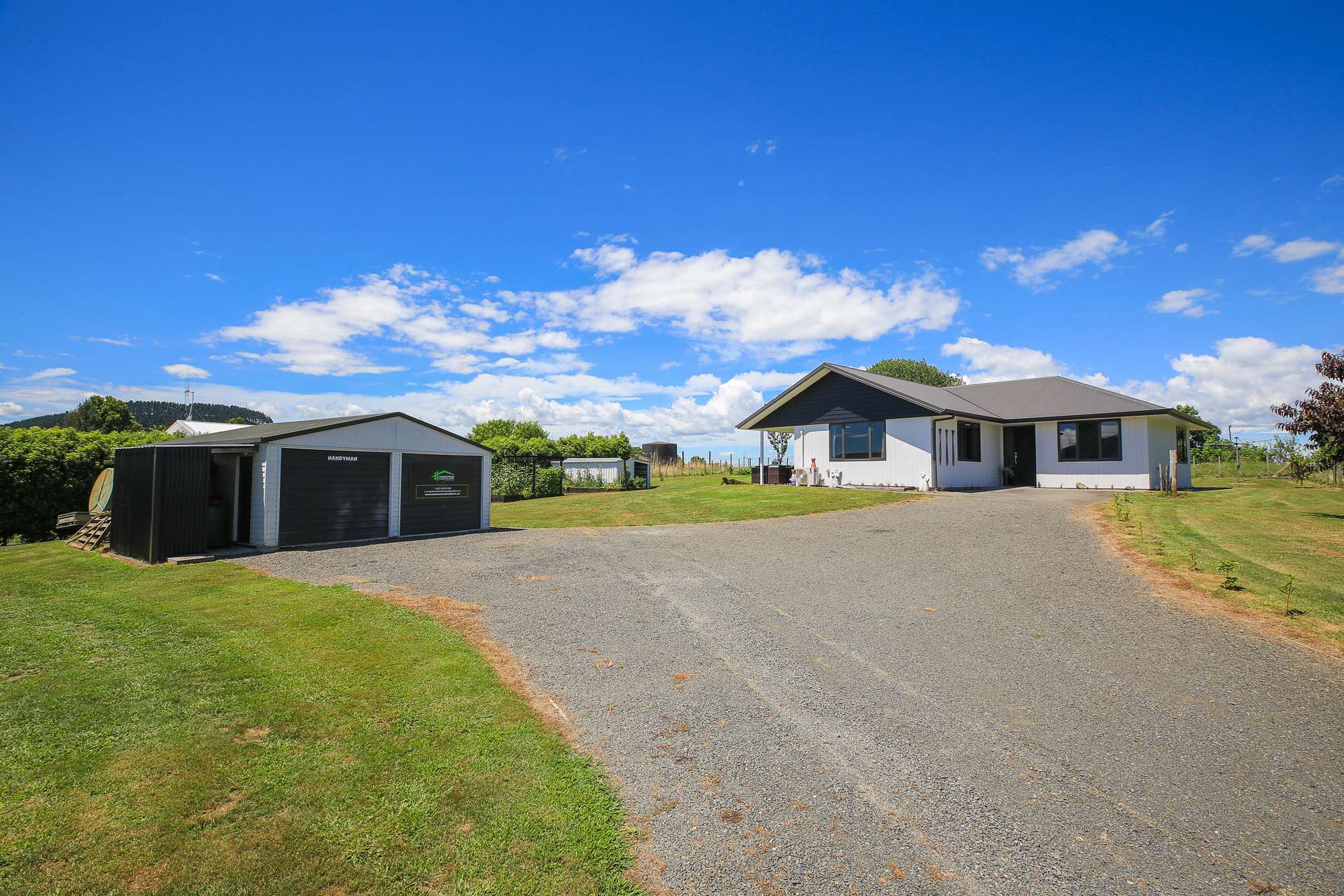 690 Te Kawa Road photo 0