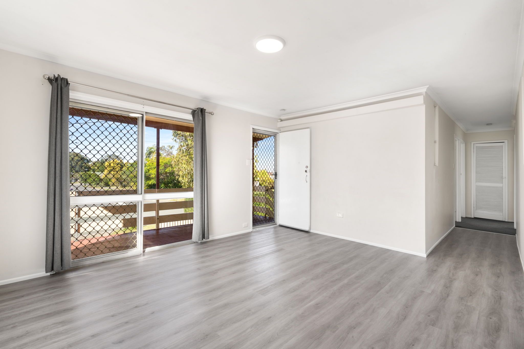 8 Lake Road, Slacks Creek, QLD 4127