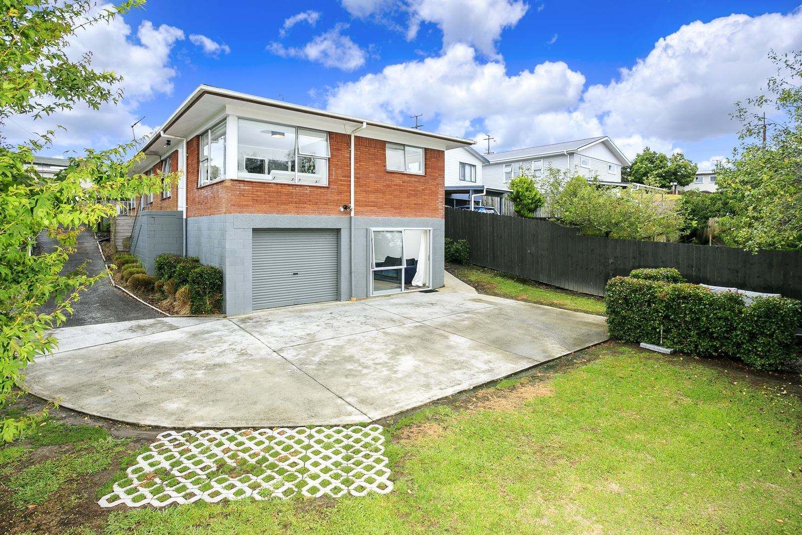 2/2 Lambrown Drive, Totara Vale, North Shore City