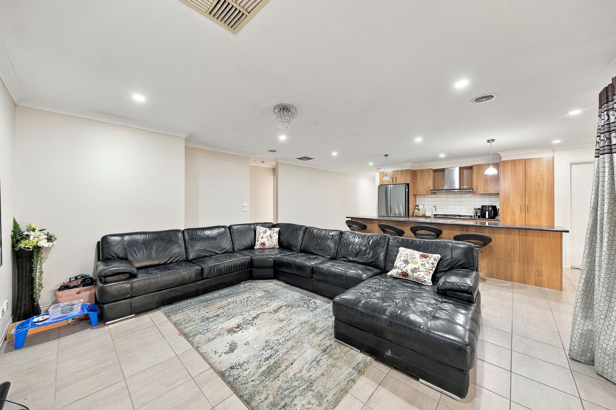 33 Viola Avenue — photo 5 of 14