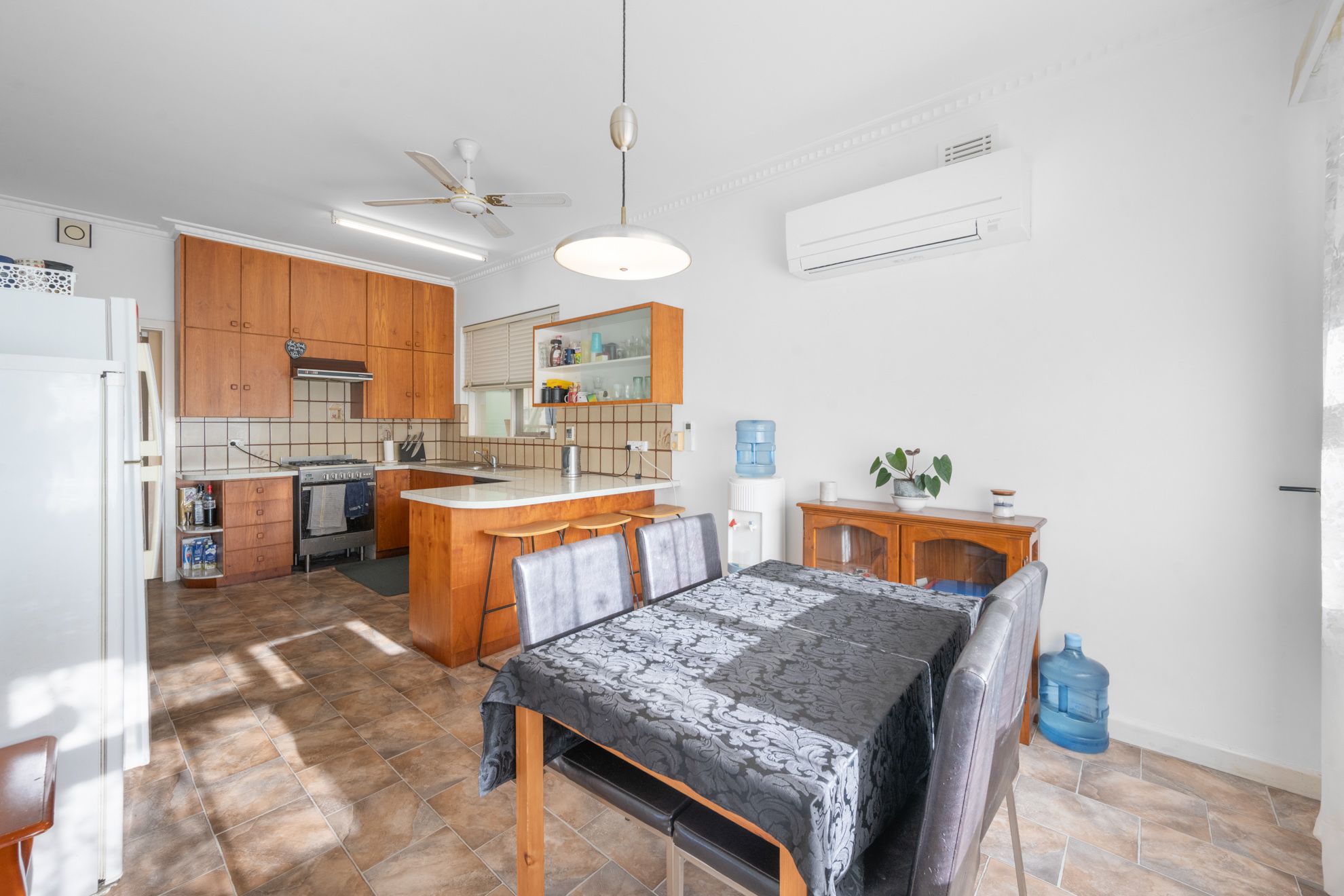 16 Cassells Street — photo 3 of 7