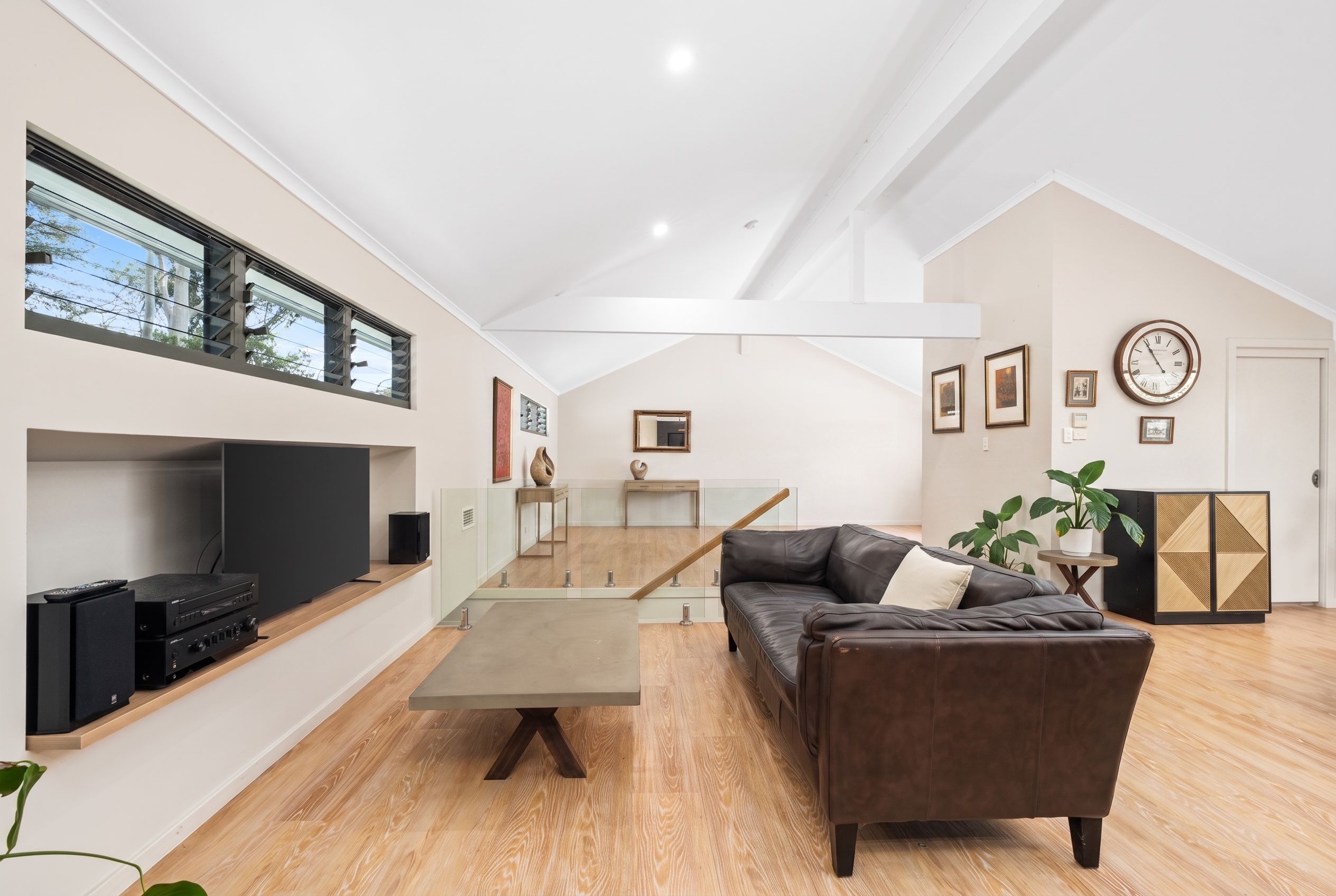 14 Hillside Road — photo 9 of 13