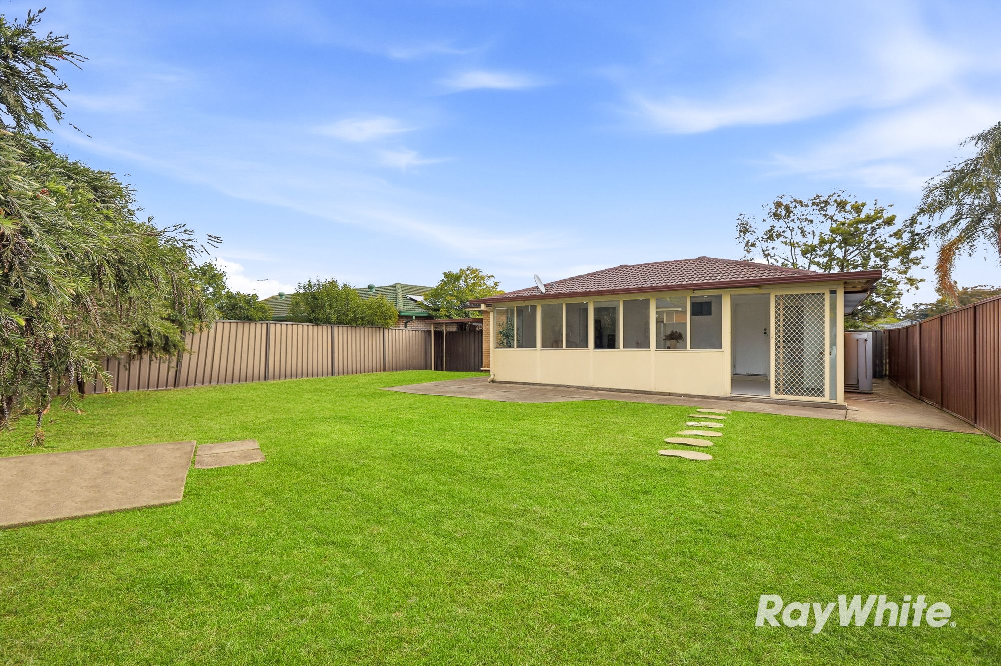 27 Hennesy Crescent — photo 16 of 16
