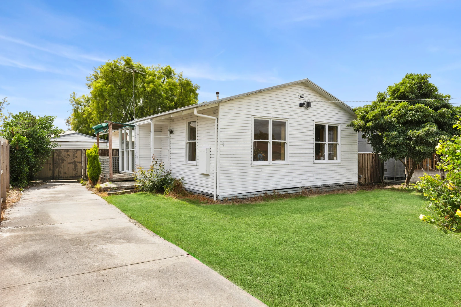 10 Waitara Grove, Norlane, VIC 3214