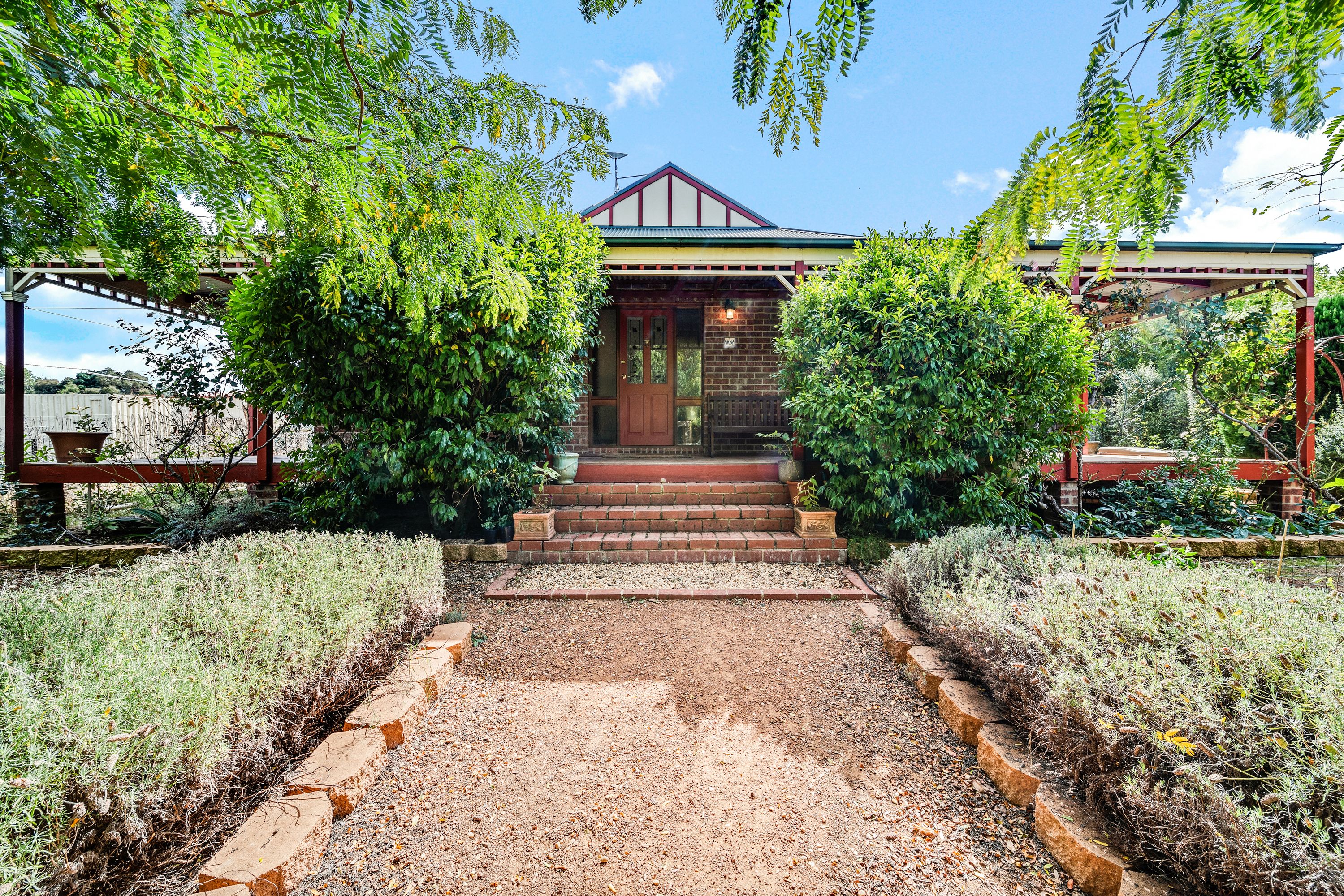 12 Lind Street, Gundaroo NSW 2620