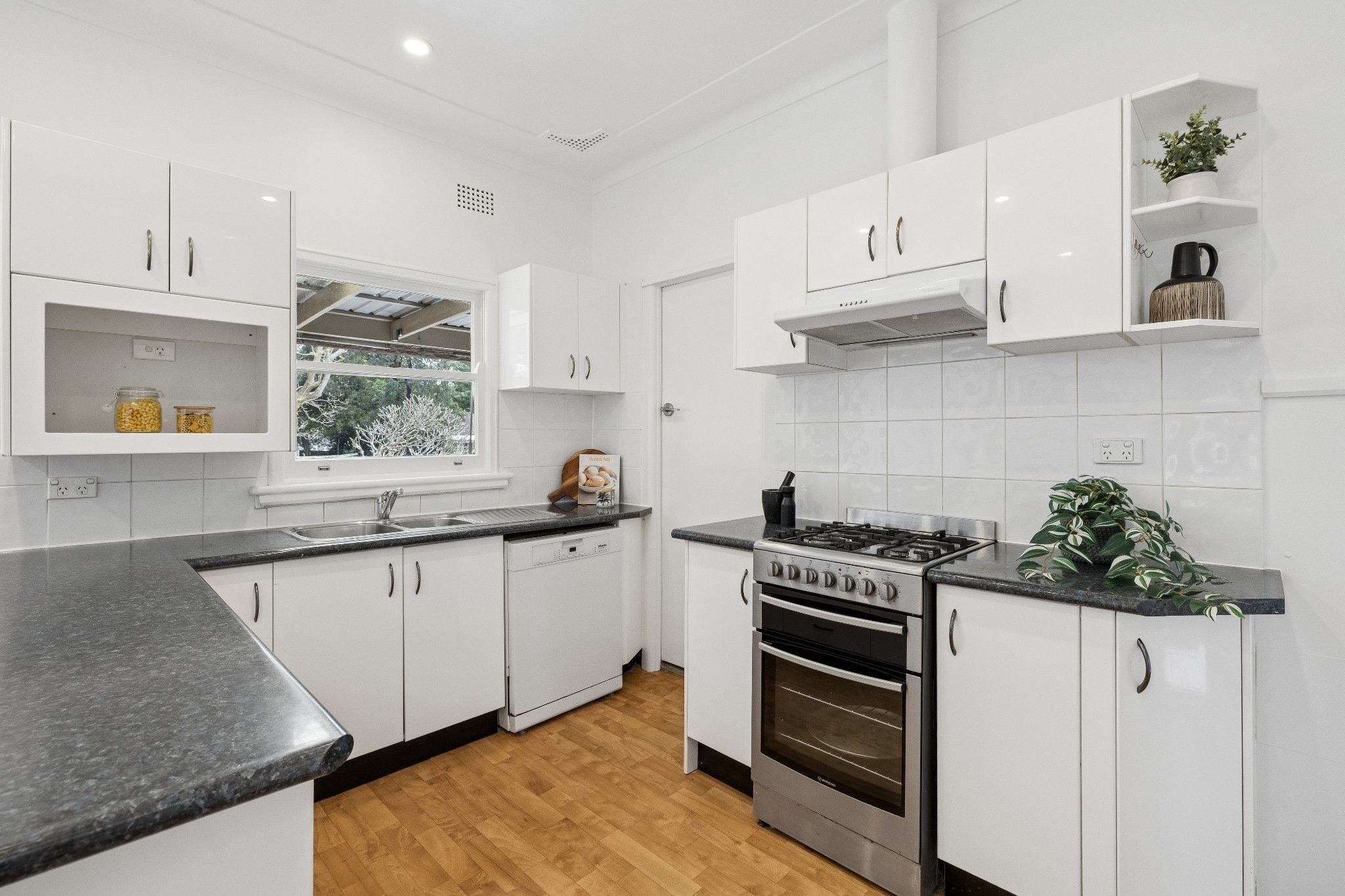 11 Reid Avenue — photo 16 of 30