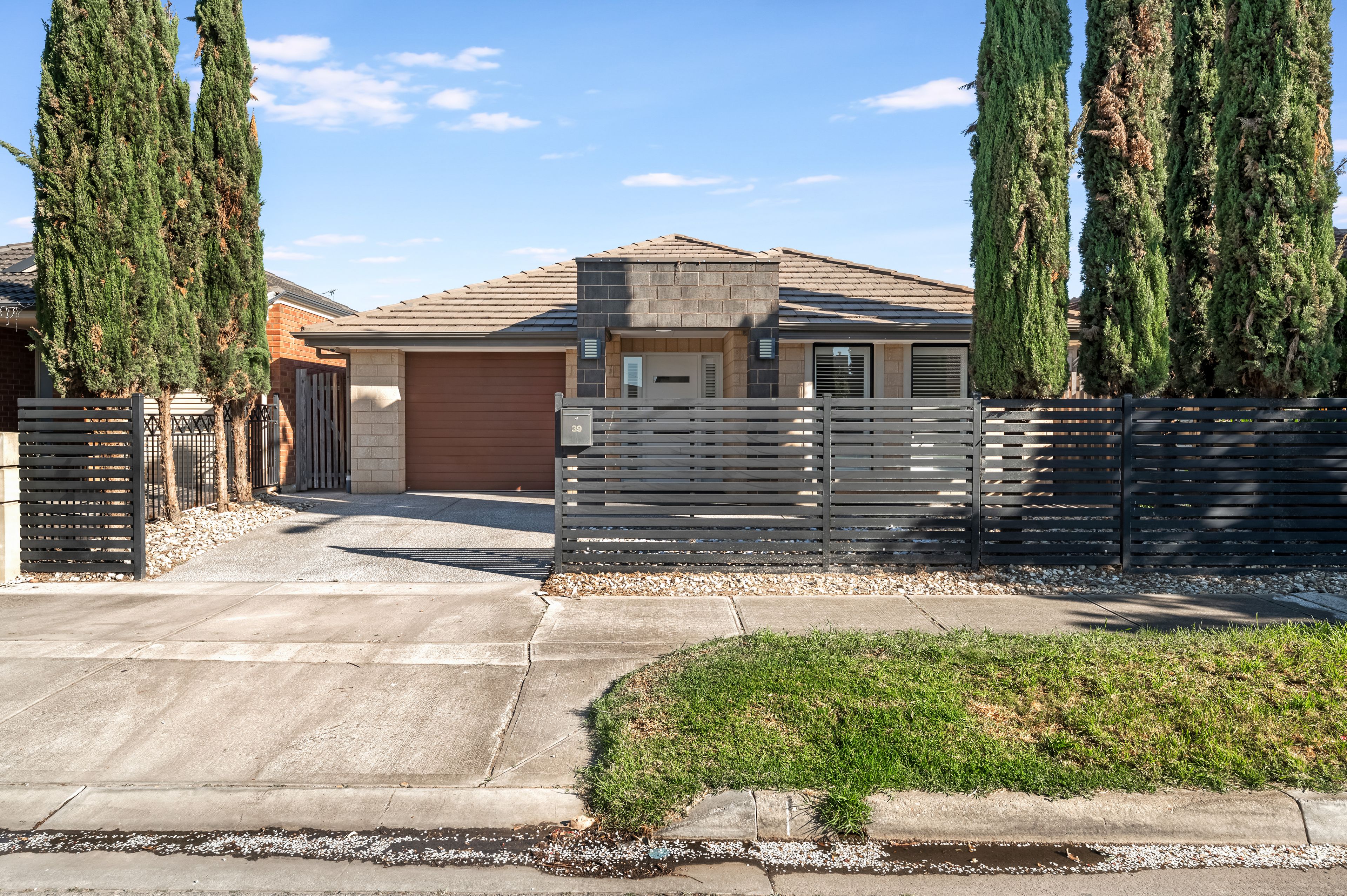 39 Hamilton Road — photo 3 of 30
