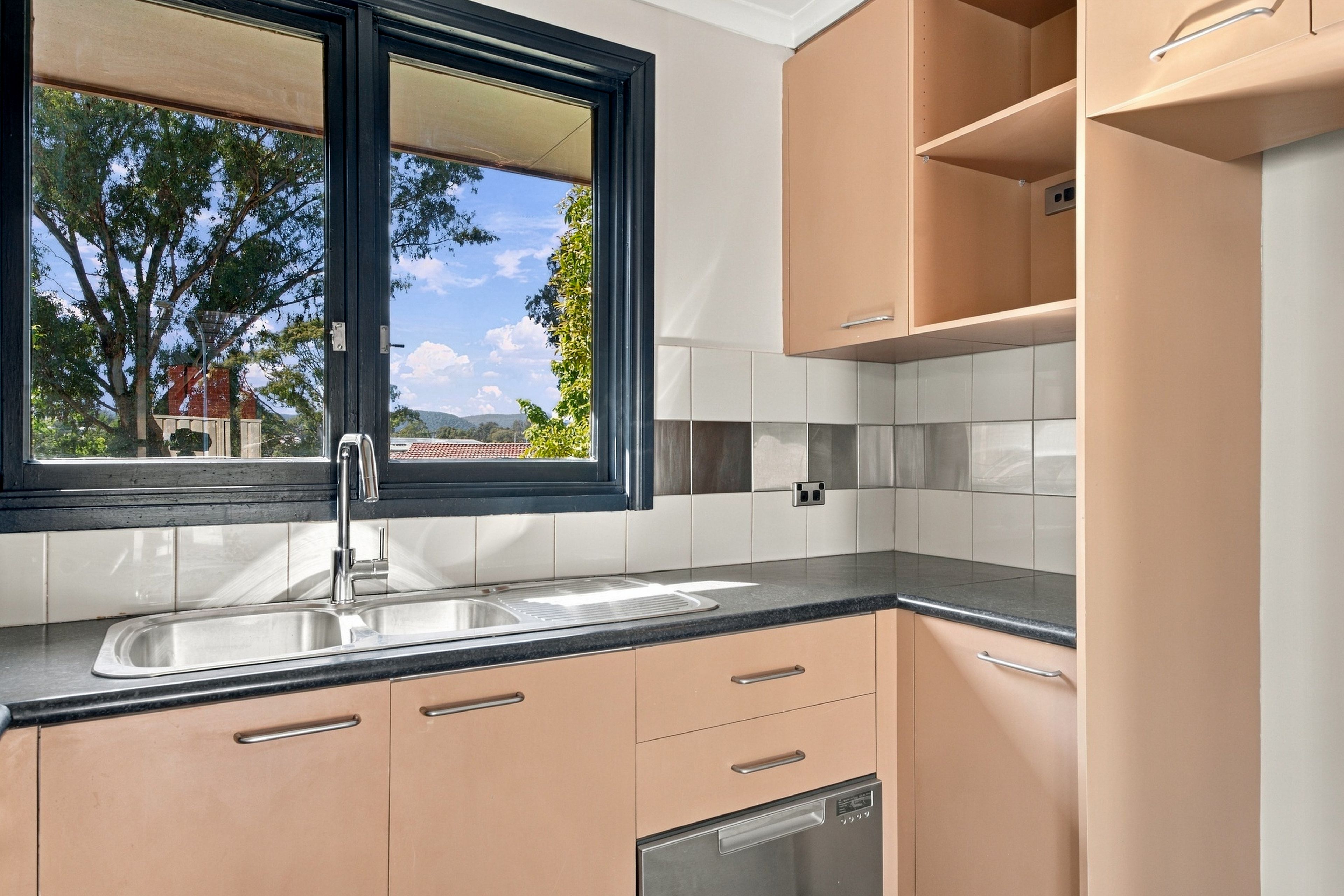 31 Waratah Street — photo 11 of 23