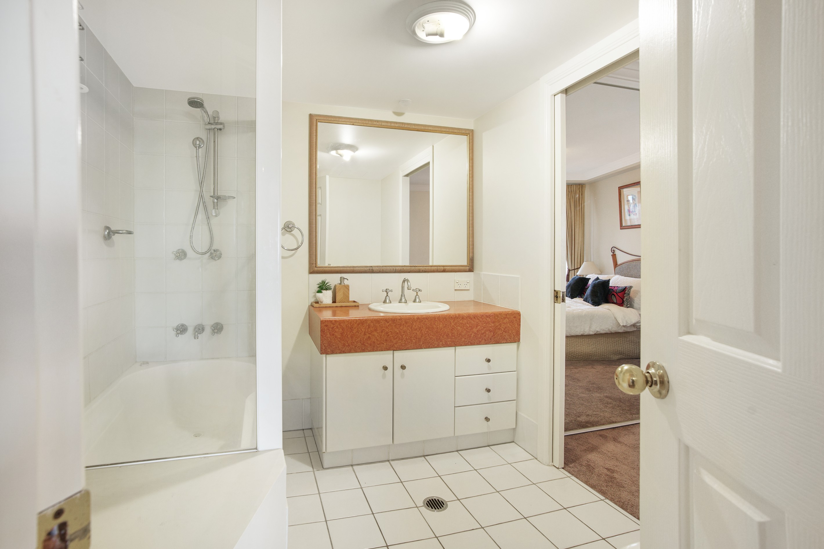 811/9-21 Beach Parade, Surfers Paradise, QLD 4217