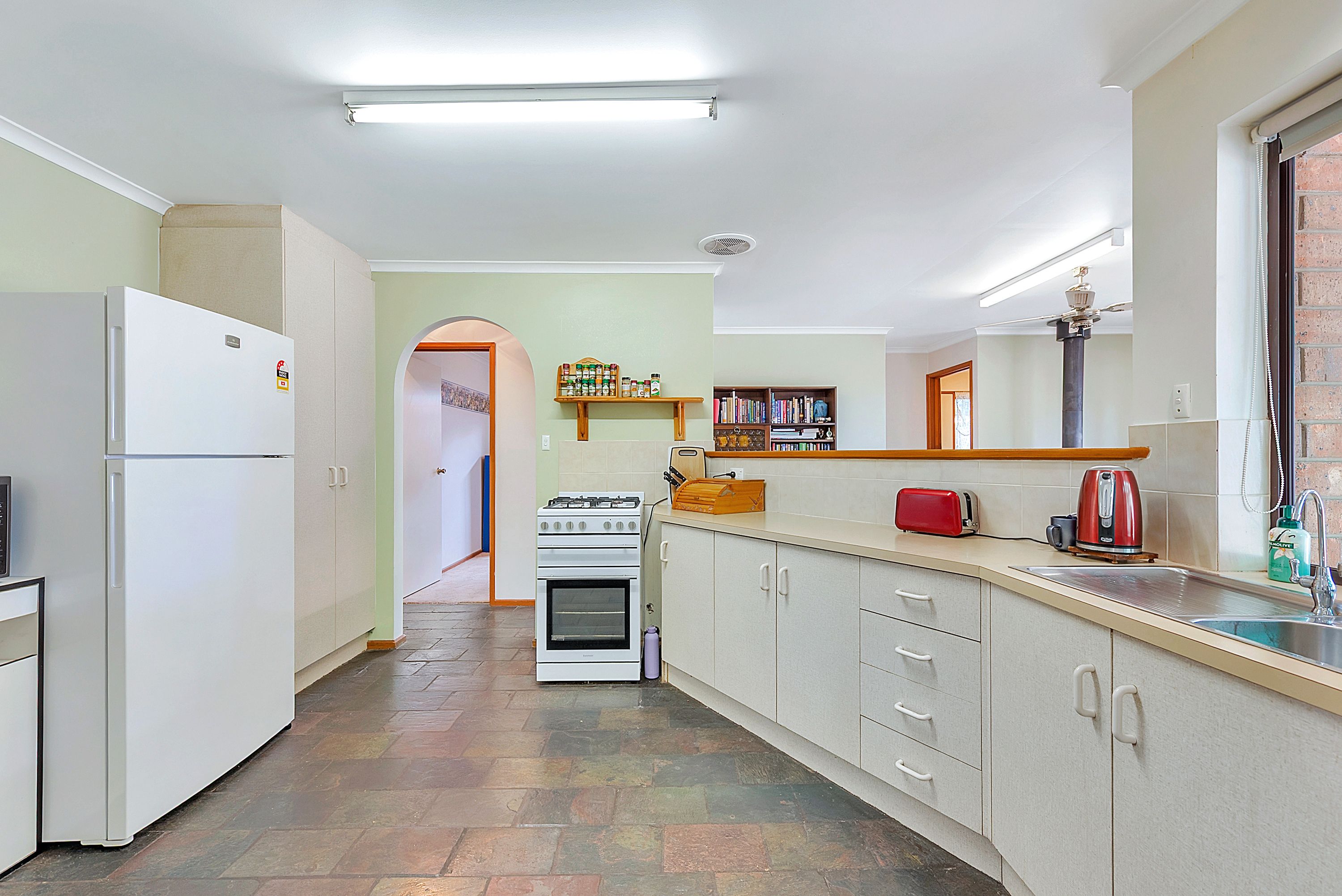 12 Santander Drive — photo 4 of 10