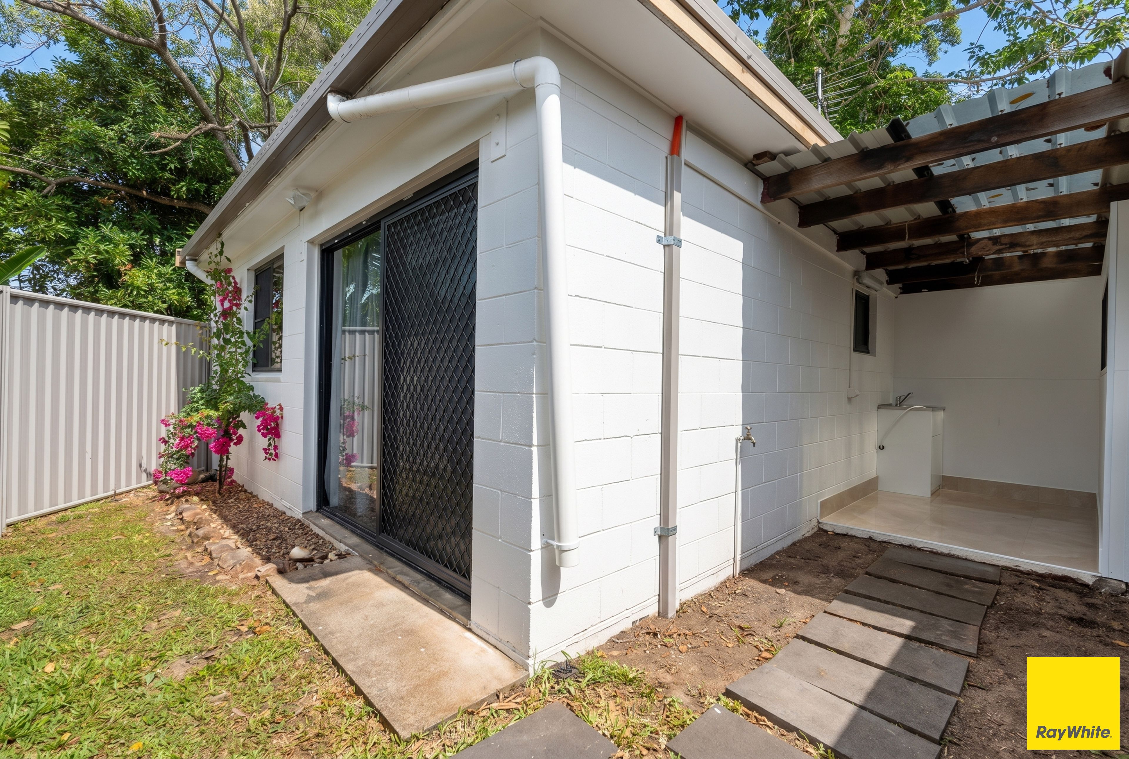 2/8 Mimosa Street, Holloways Beach, QLD 4878