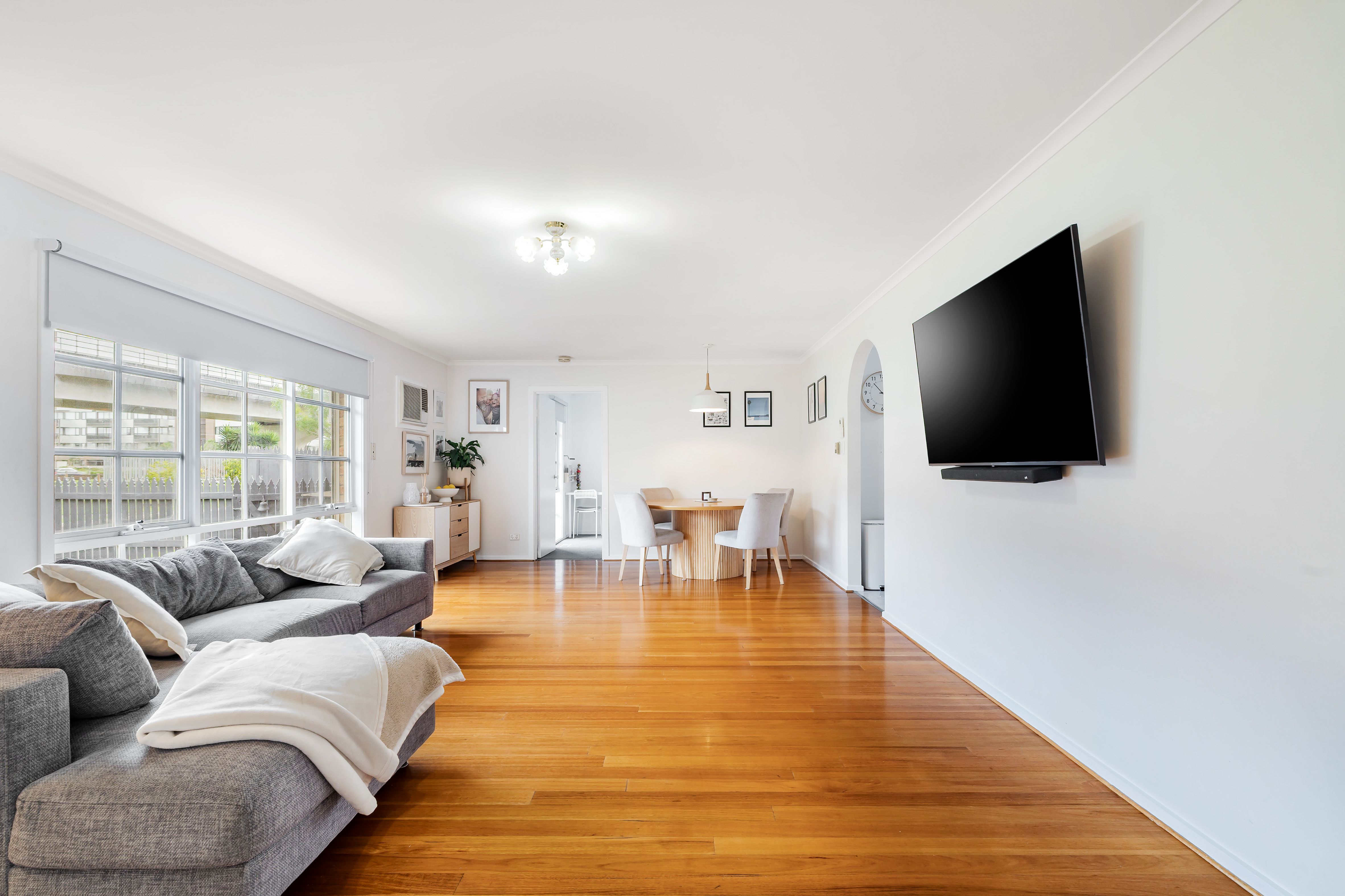 2/1 Rayhur Street — photo 3 of 10