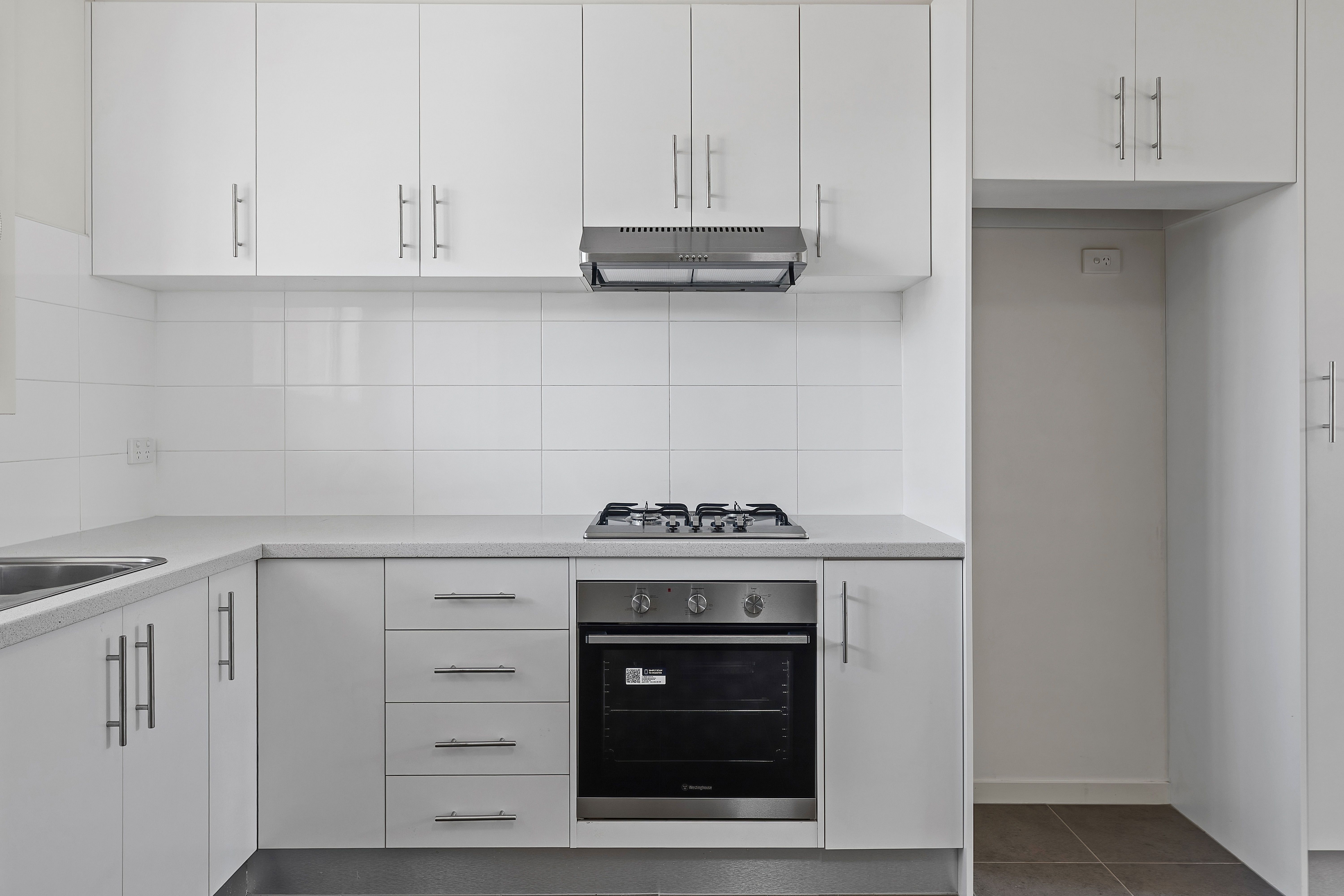 2/8 Mckinnon Street — photo 7 of 13