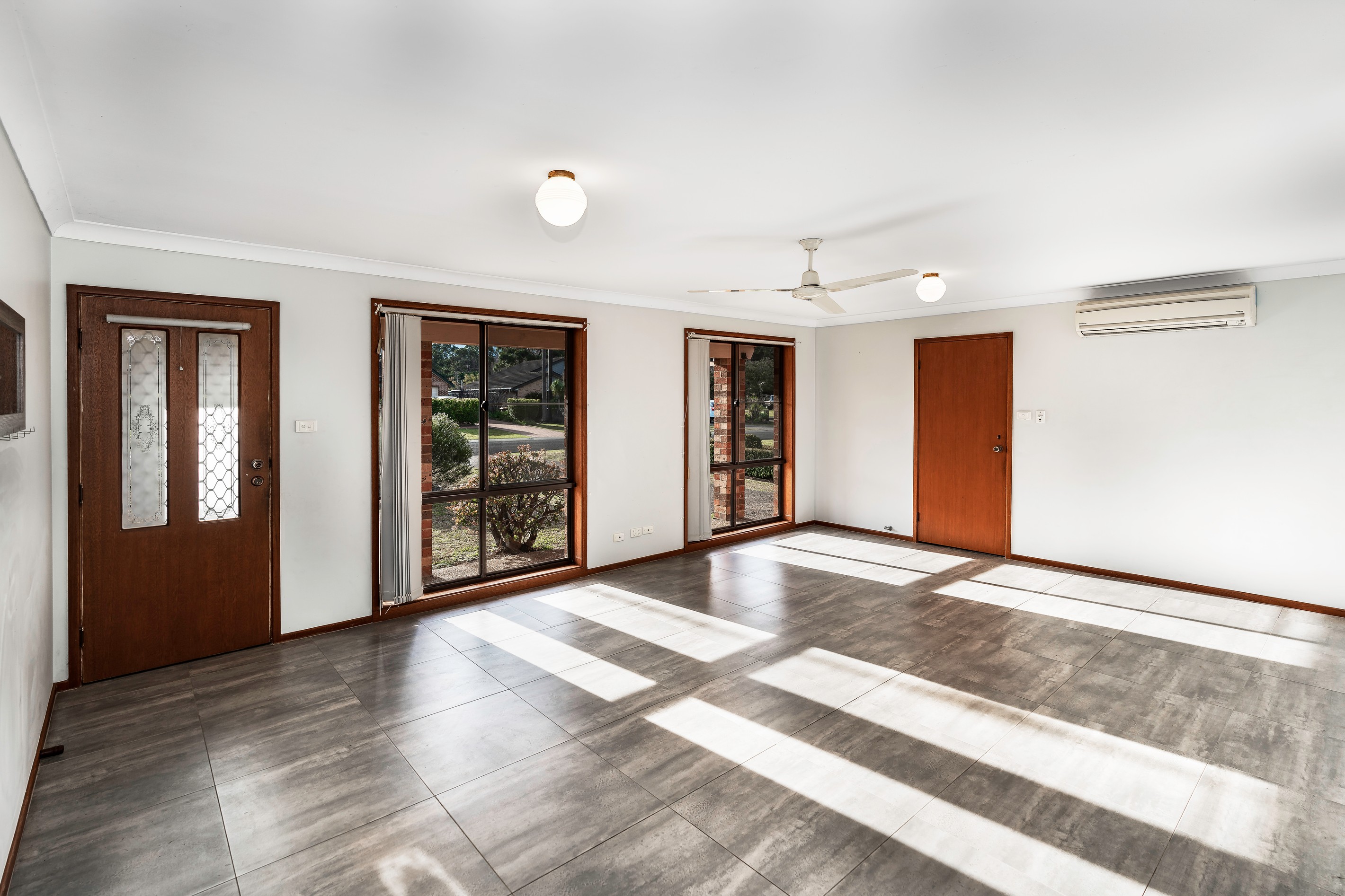 25 Ferntree Drive, Bomaderry, NSW 2541