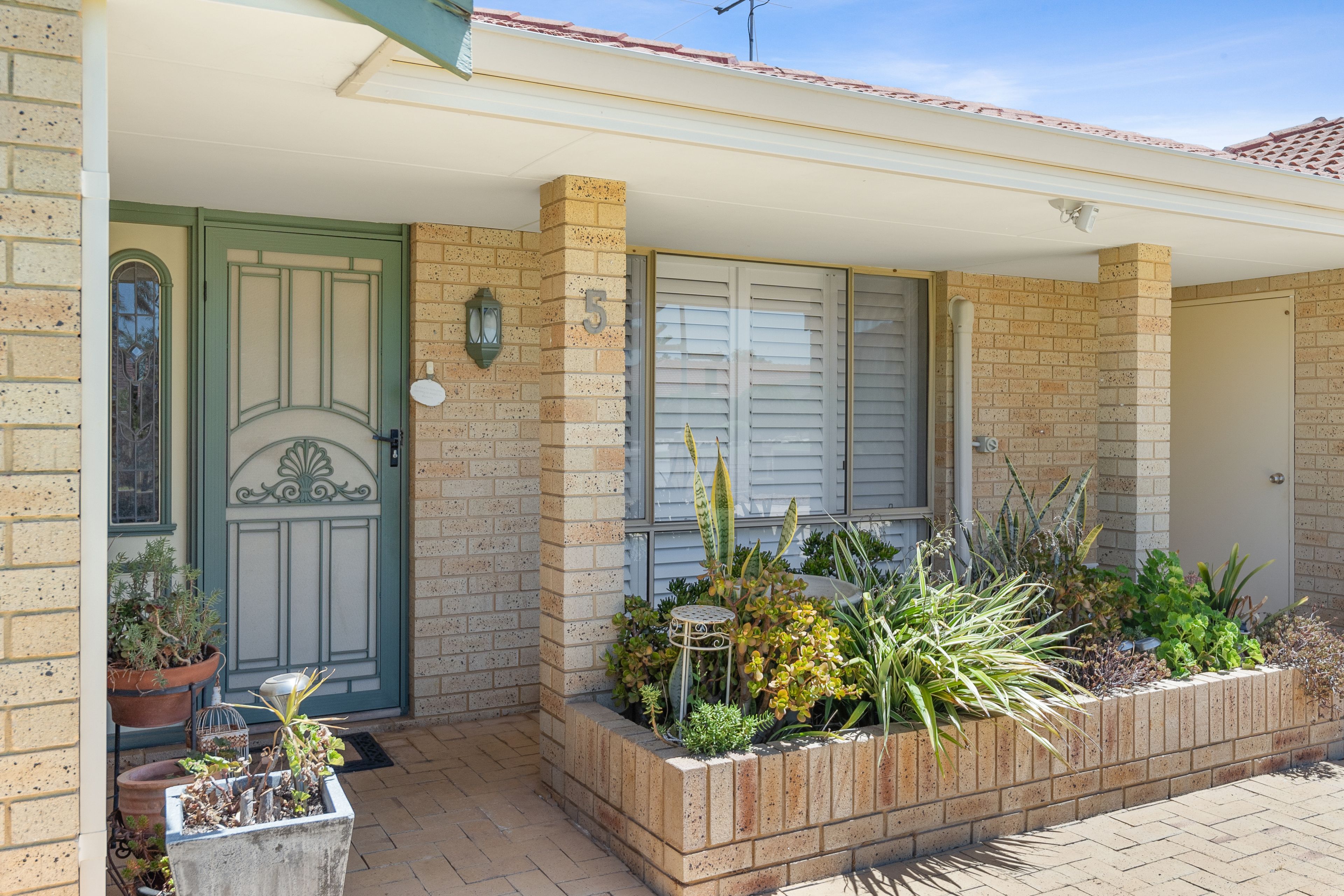 5 Walleroo Place, Rockingham, WA 6168