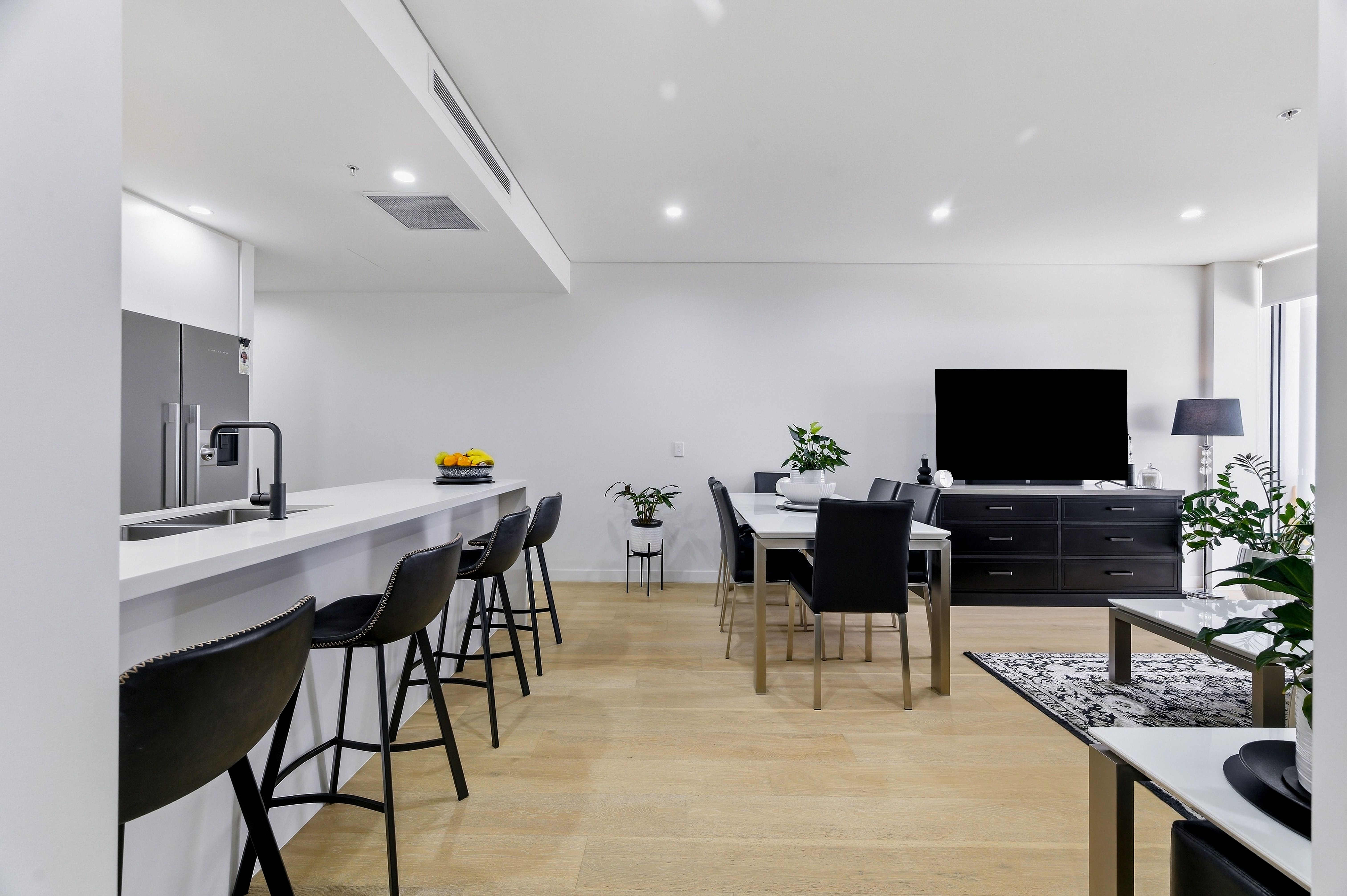 703/8 Dumaresq Street — photo 4 of 12