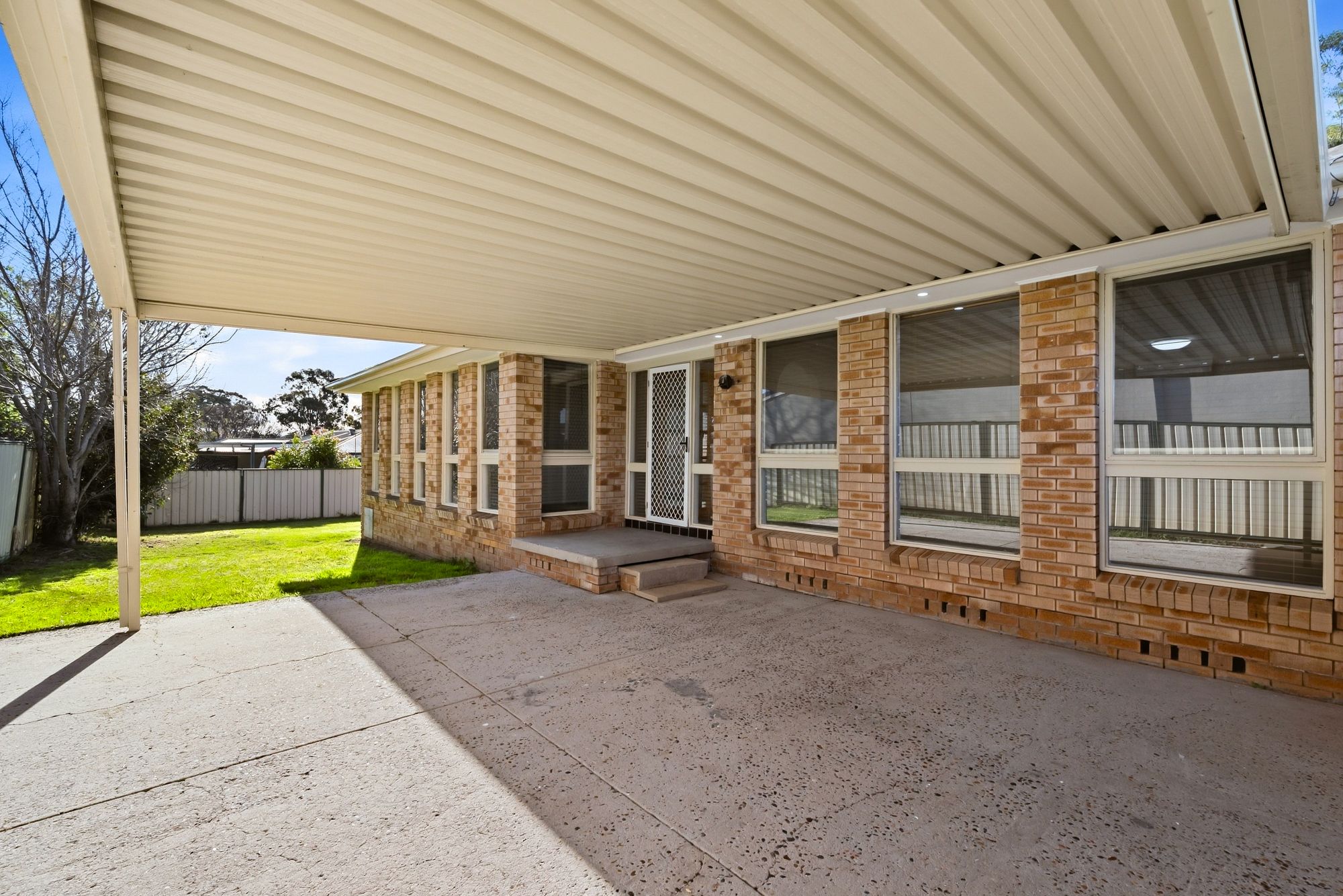 55 Warburton Crescent — photo 10 of 15