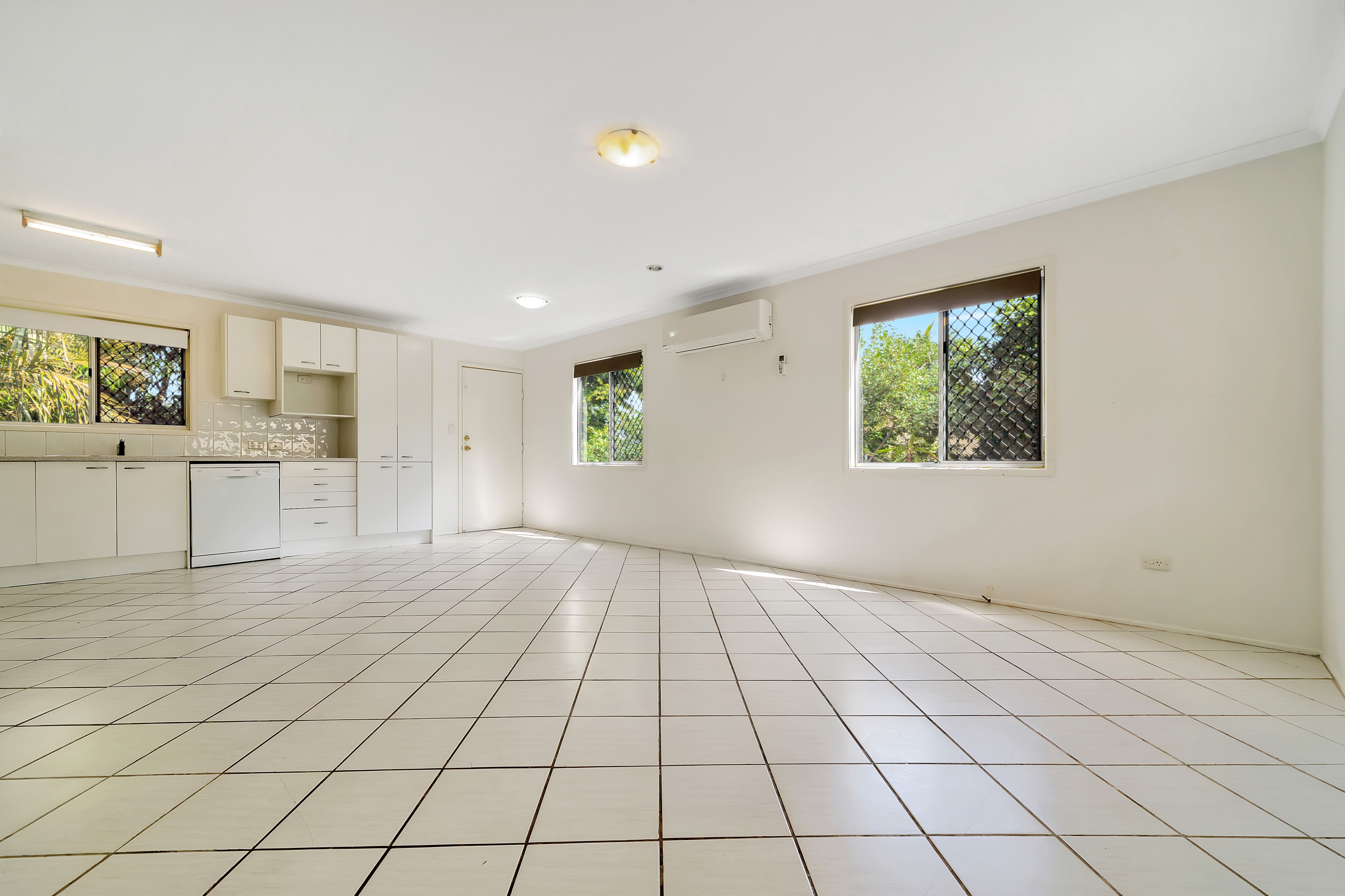 127 Waratah Drive, Crestmead, QLD 4132