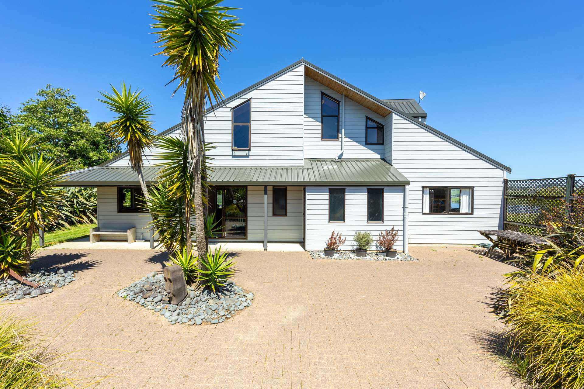 18 Crest Road photo 1