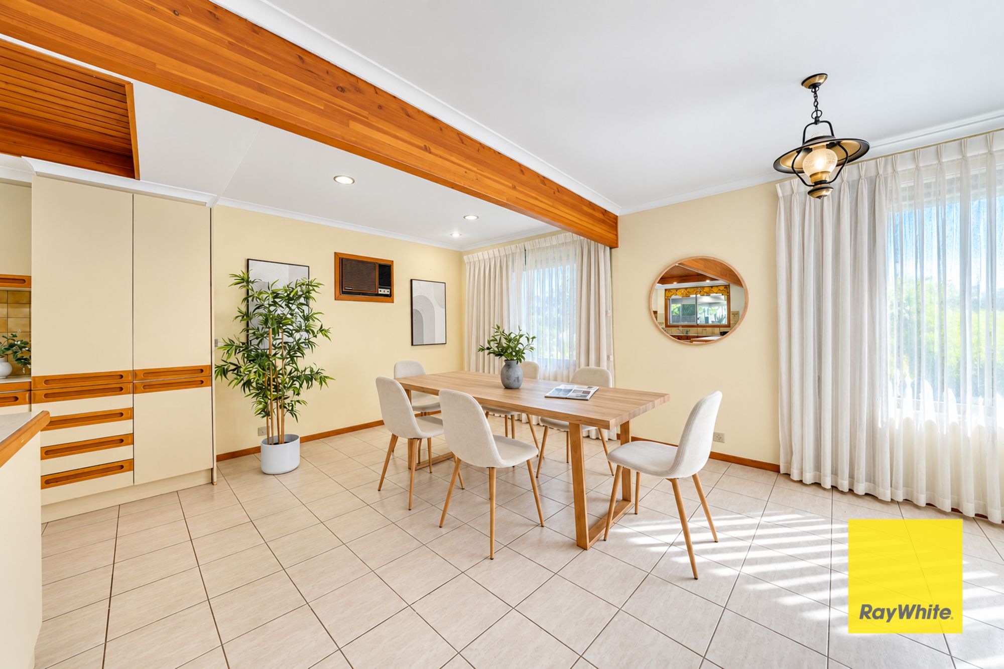 22 Strathmore Crescent — photo 13 of 20