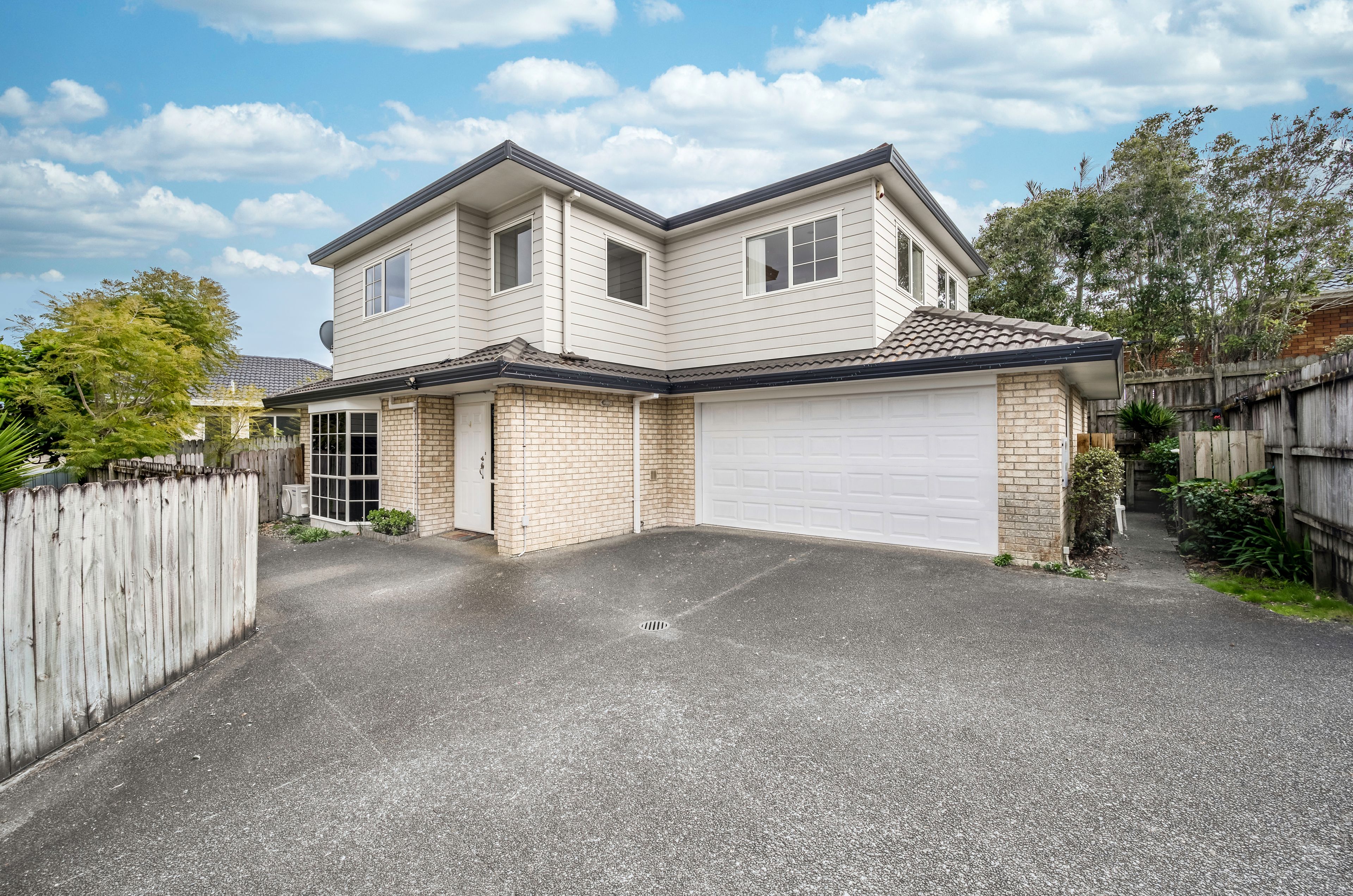 2/11 Oakridge Way, Northpark, Manukau City 2014