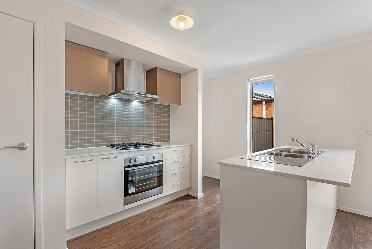 18 Parkforest Walk, Craigieburn, VIC 3064