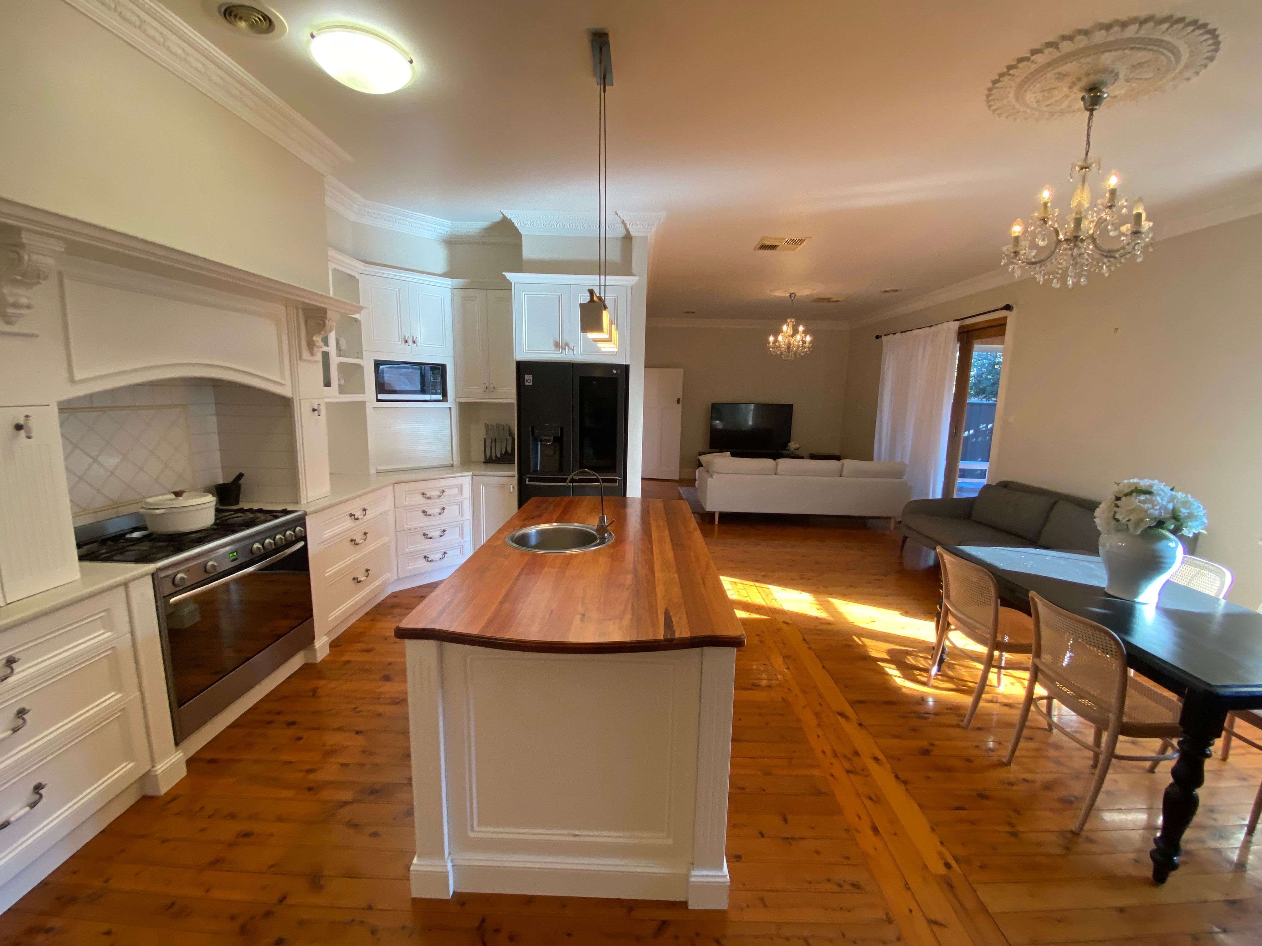 815 Frauenfelder Street, Albury, NSW 2640