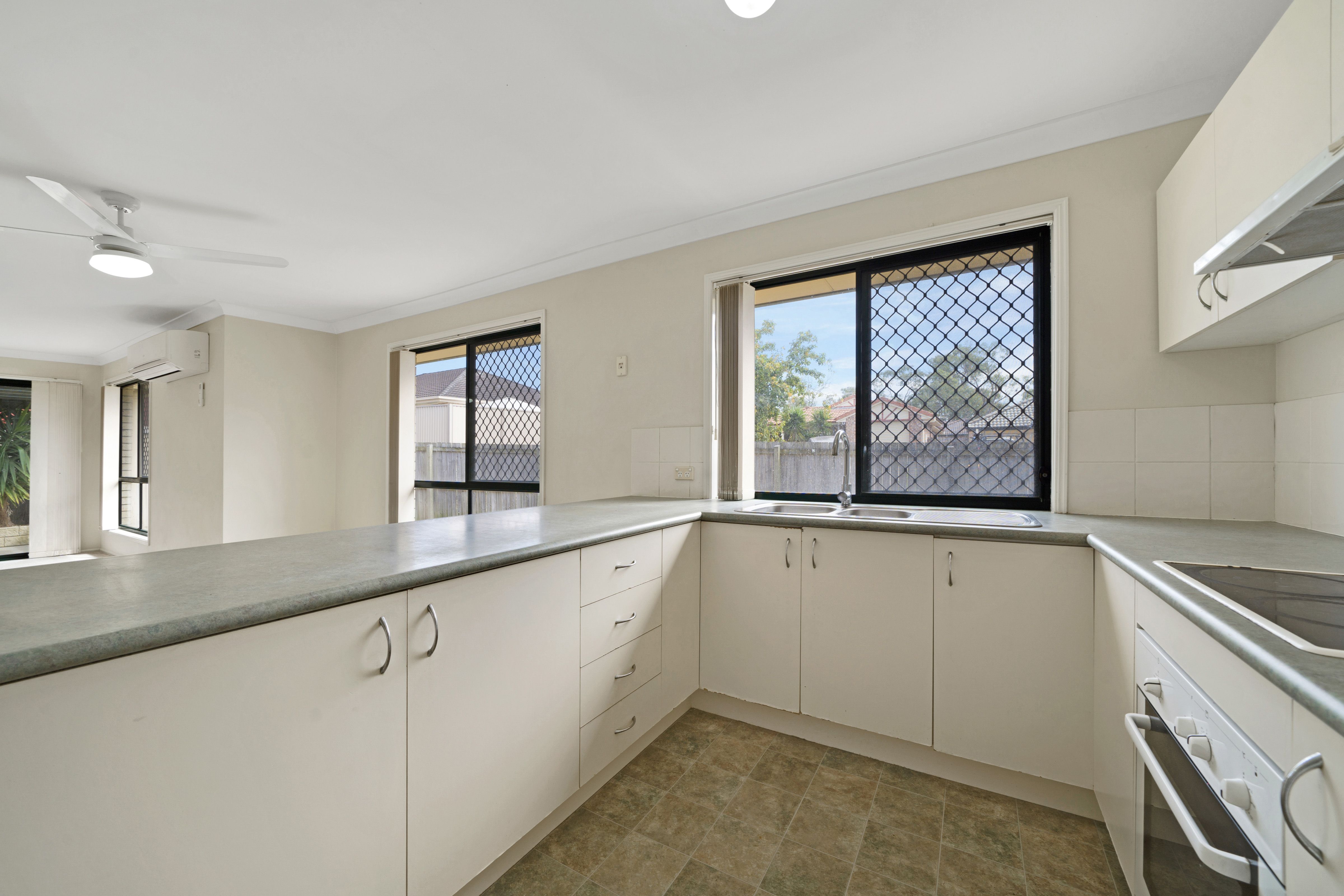 15/7 Billabong Drive, Crestmead, QLD 4132