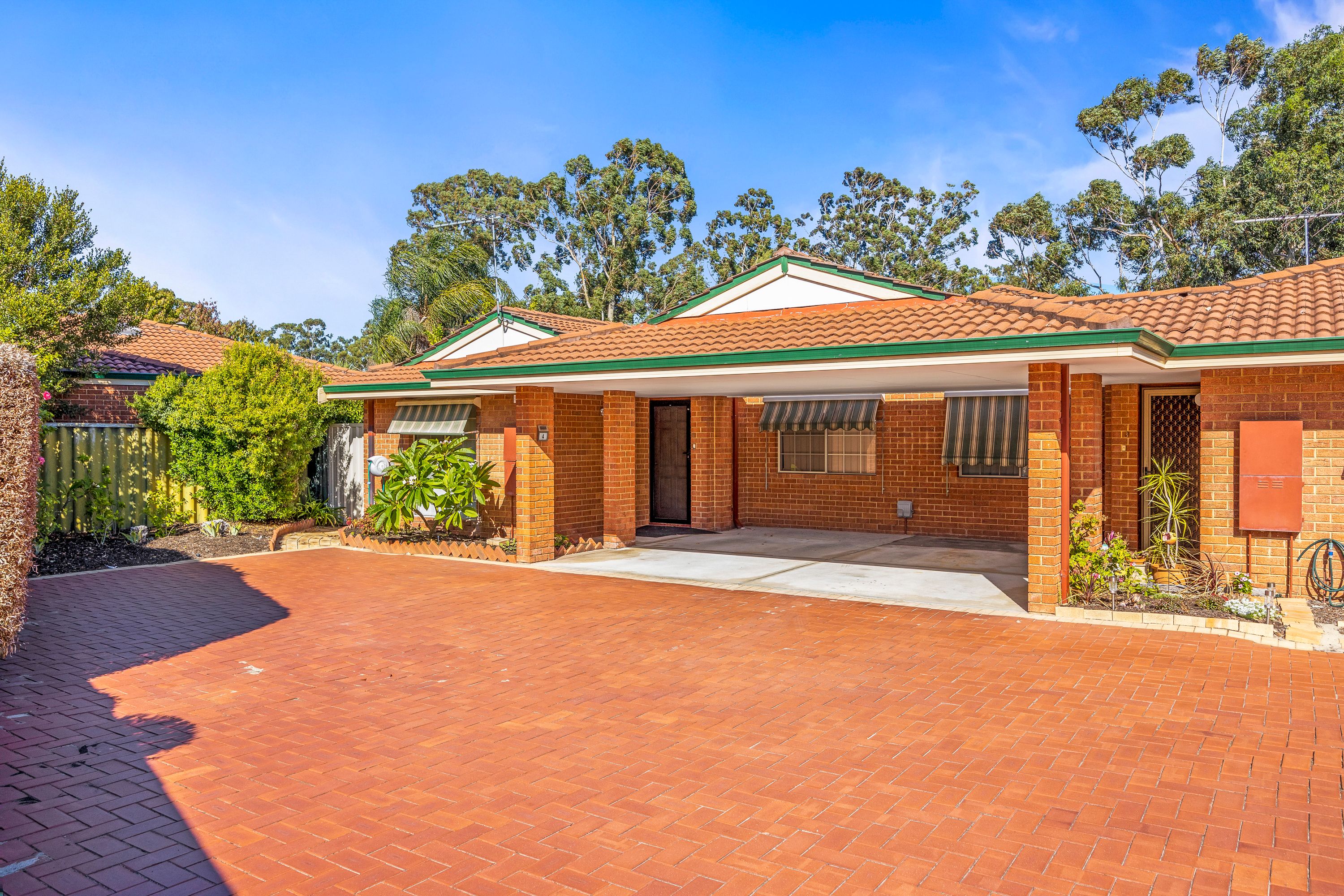 4/7 Conifer Close, Ballajura, WA 6066
