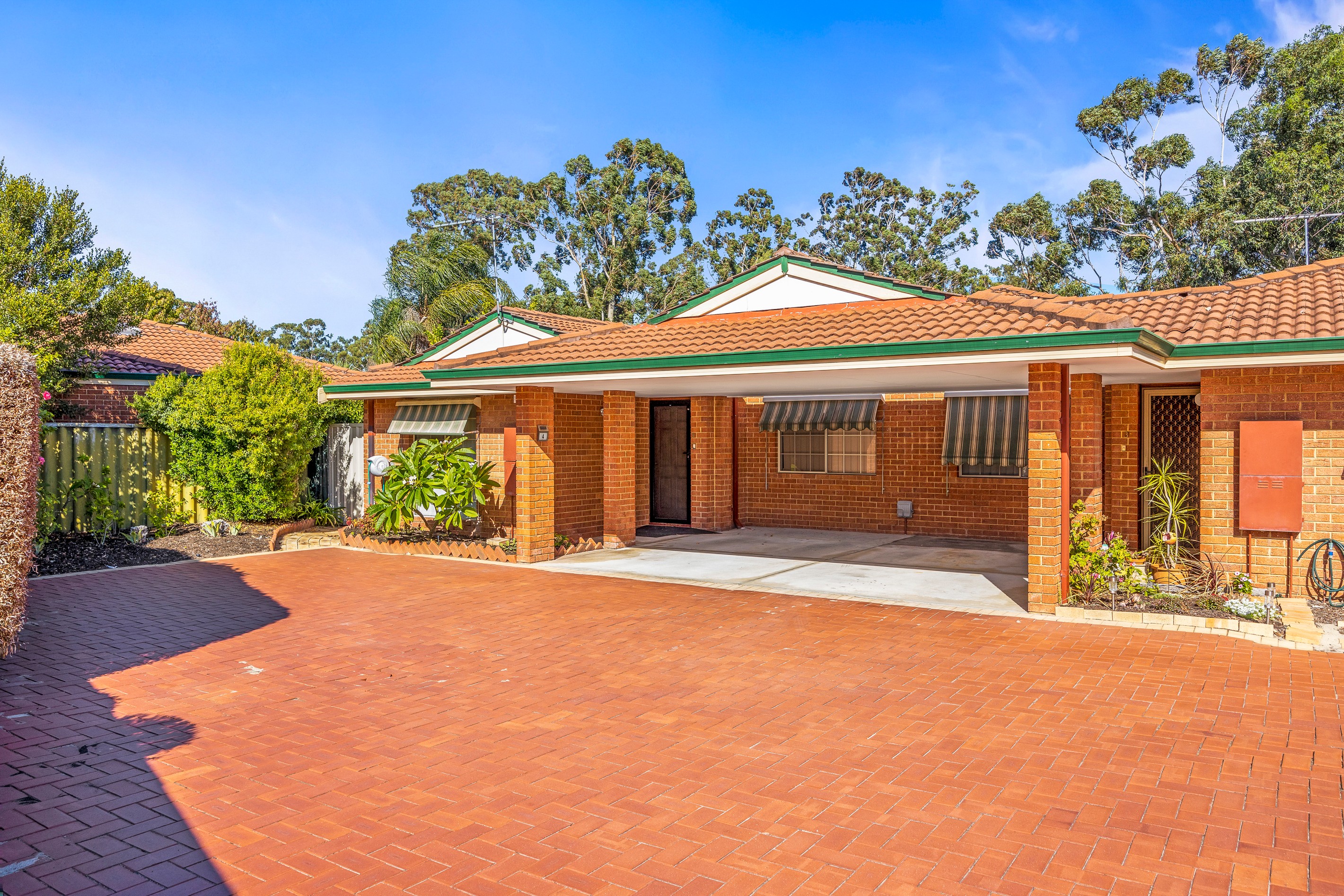 4/7 Conifer Close, Ballajura, WA 6066