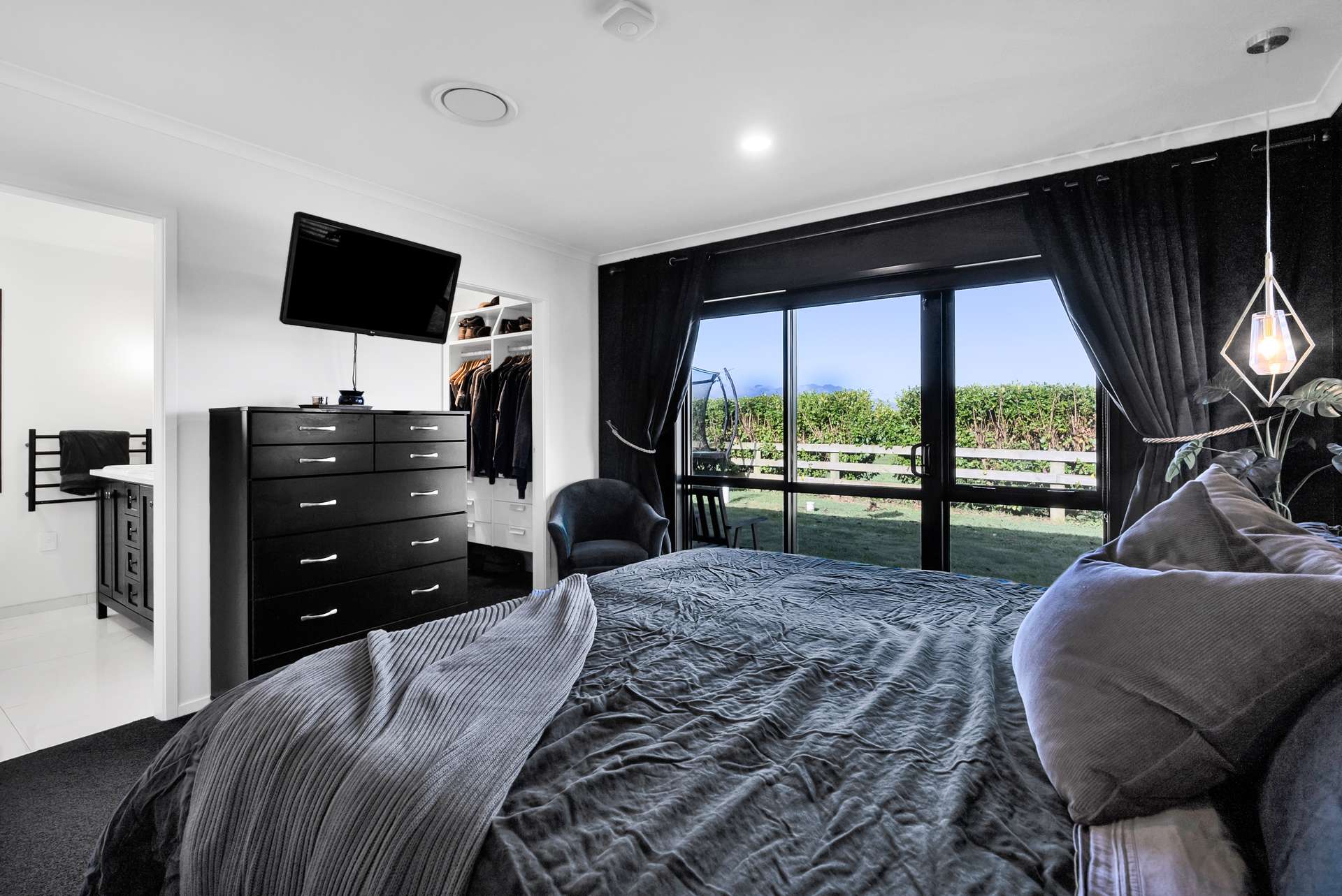 103 King Road photo 11